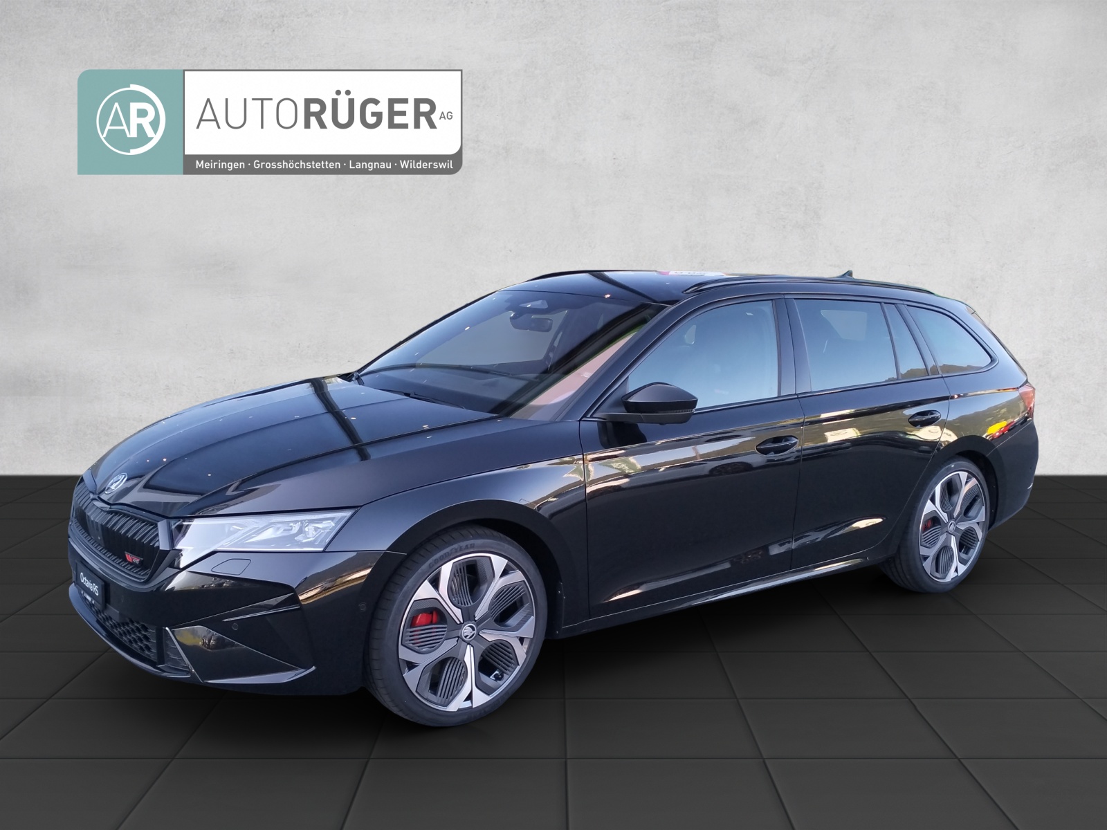 SKODA Octavia Combi 2.0 TSI DSG RS 30 Years Edition-image-0