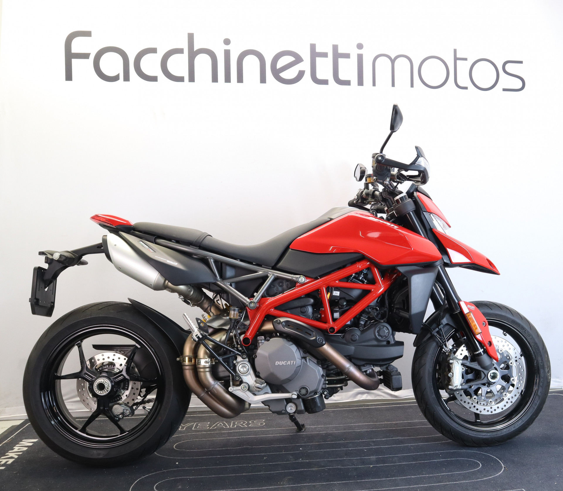 DUCATI Hypermotard 950