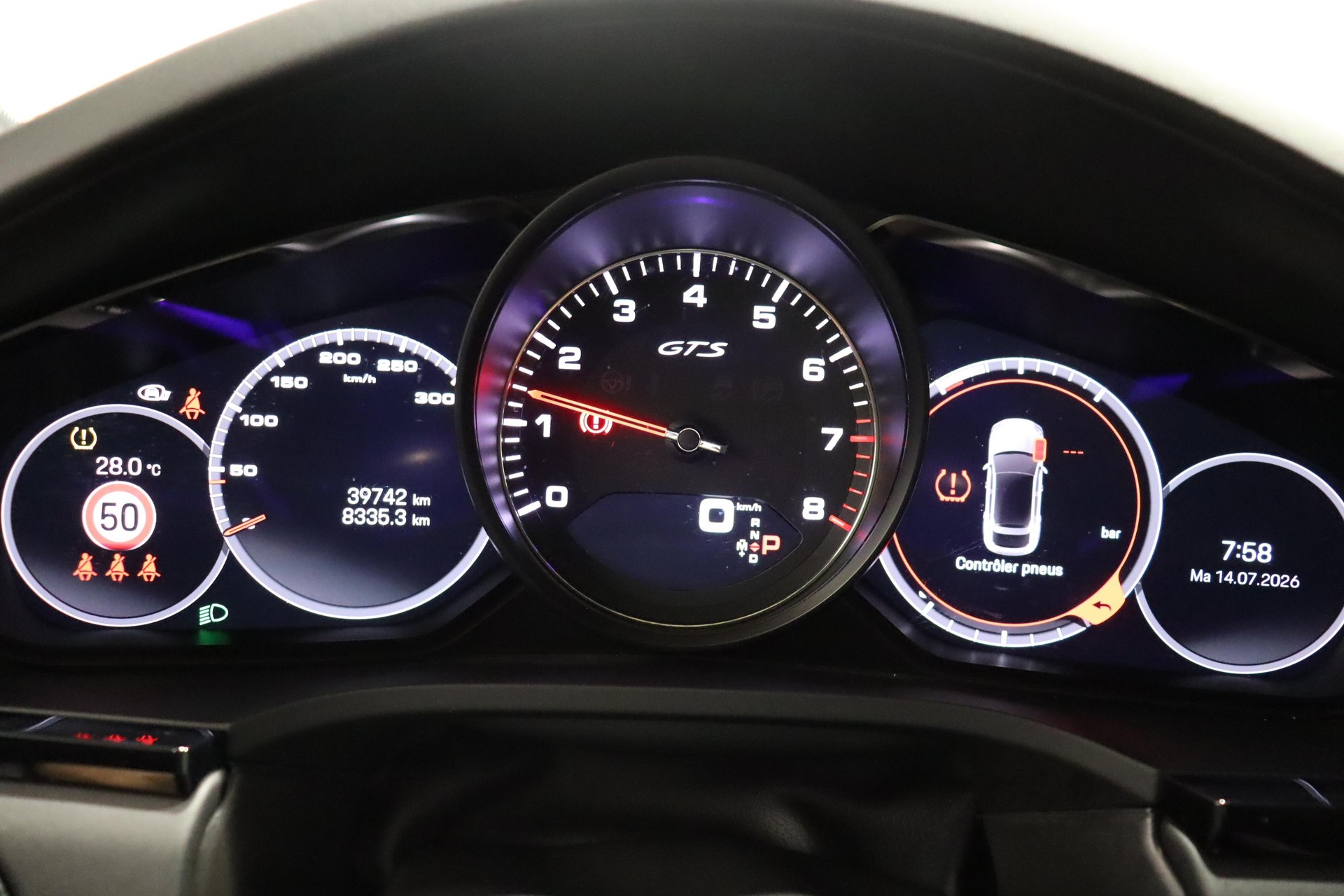 PORSCHE Cayenne Coupé 4.0 V8 GTS-image-12
