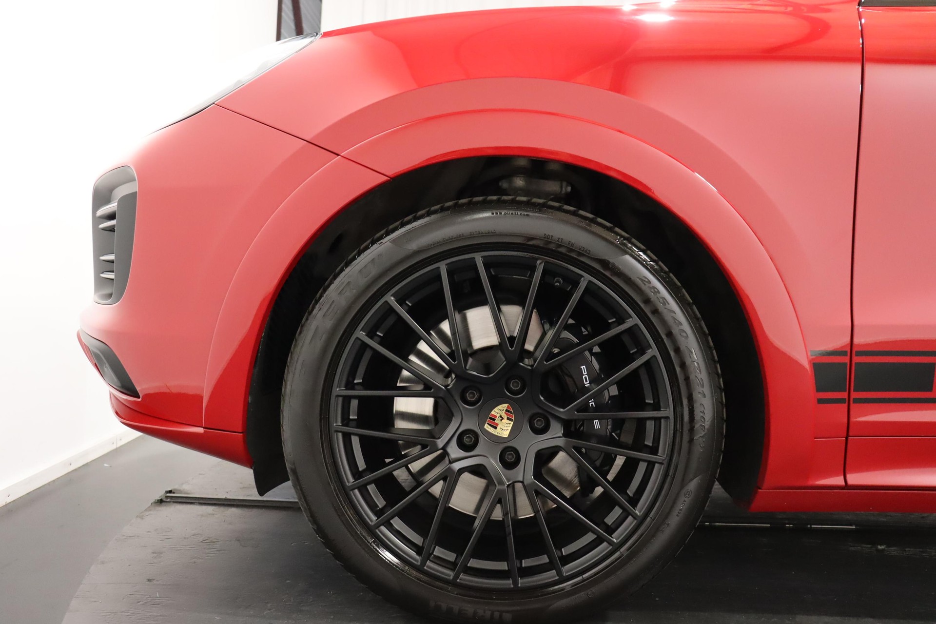 PORSCHE Cayenne Coupé 4.0 V8 GTS-image-6