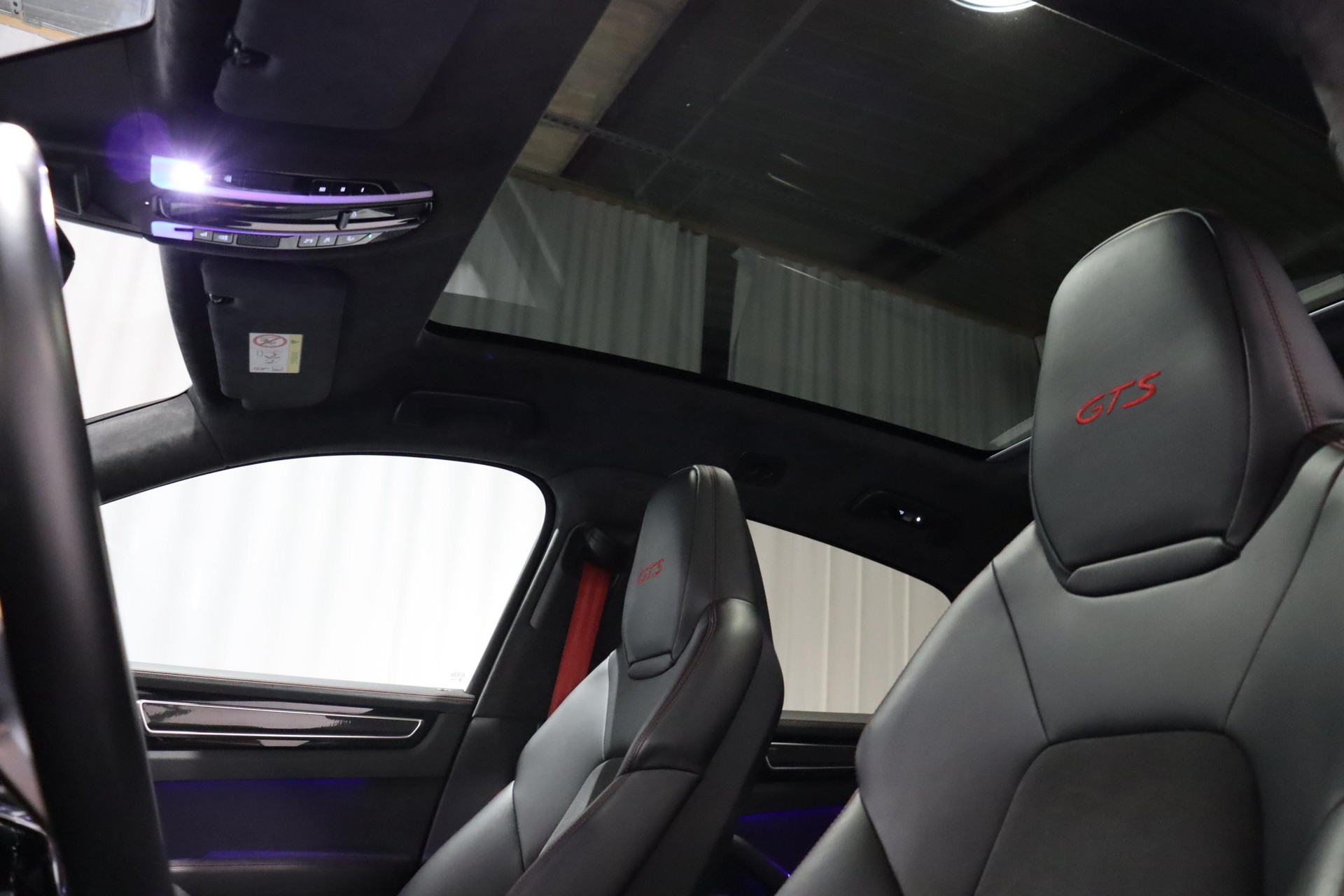 PORSCHE Cayenne Coupé 4.0 V8 GTS-image-10