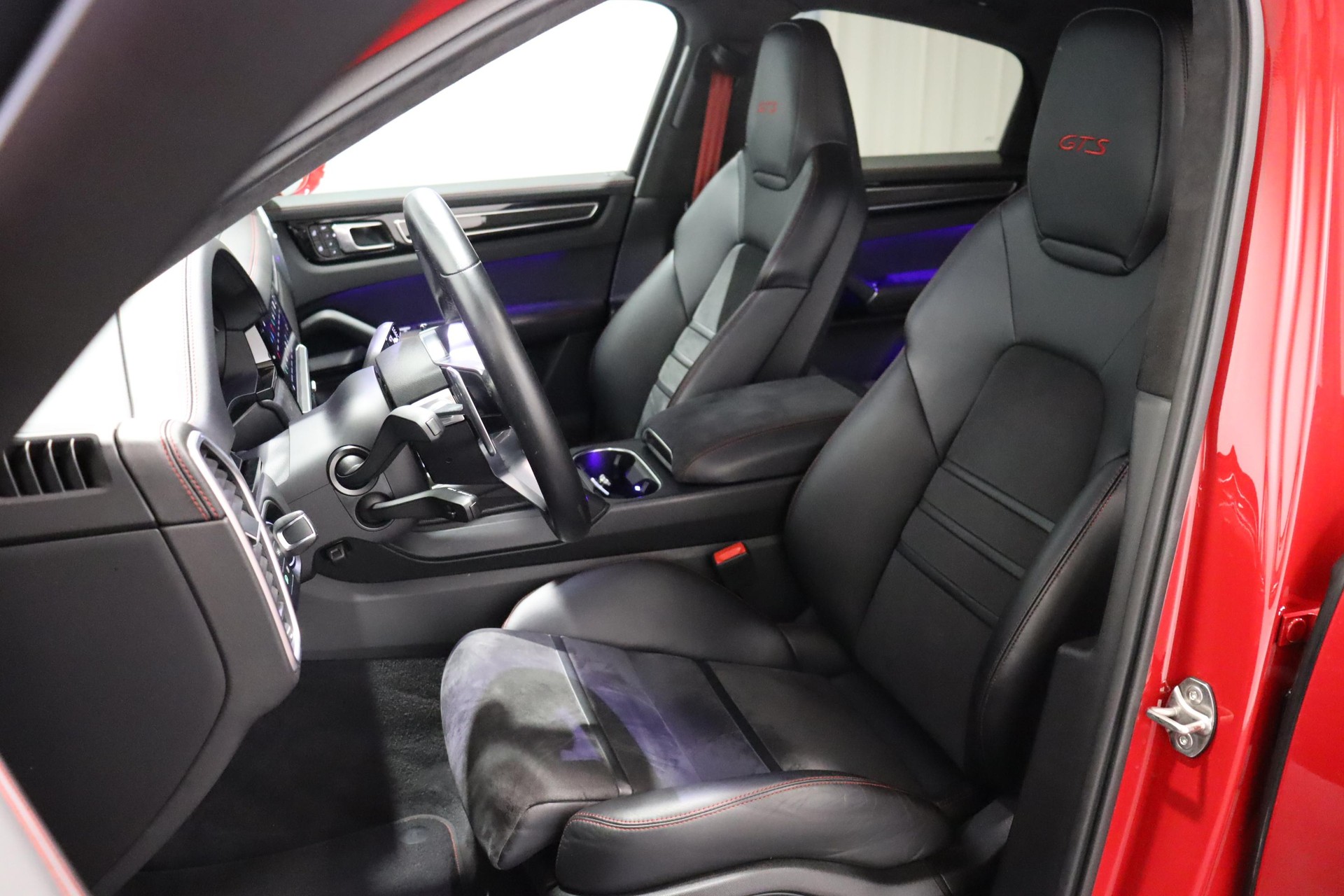 PORSCHE Cayenne Coupé 4.0 V8 GTS-image-7