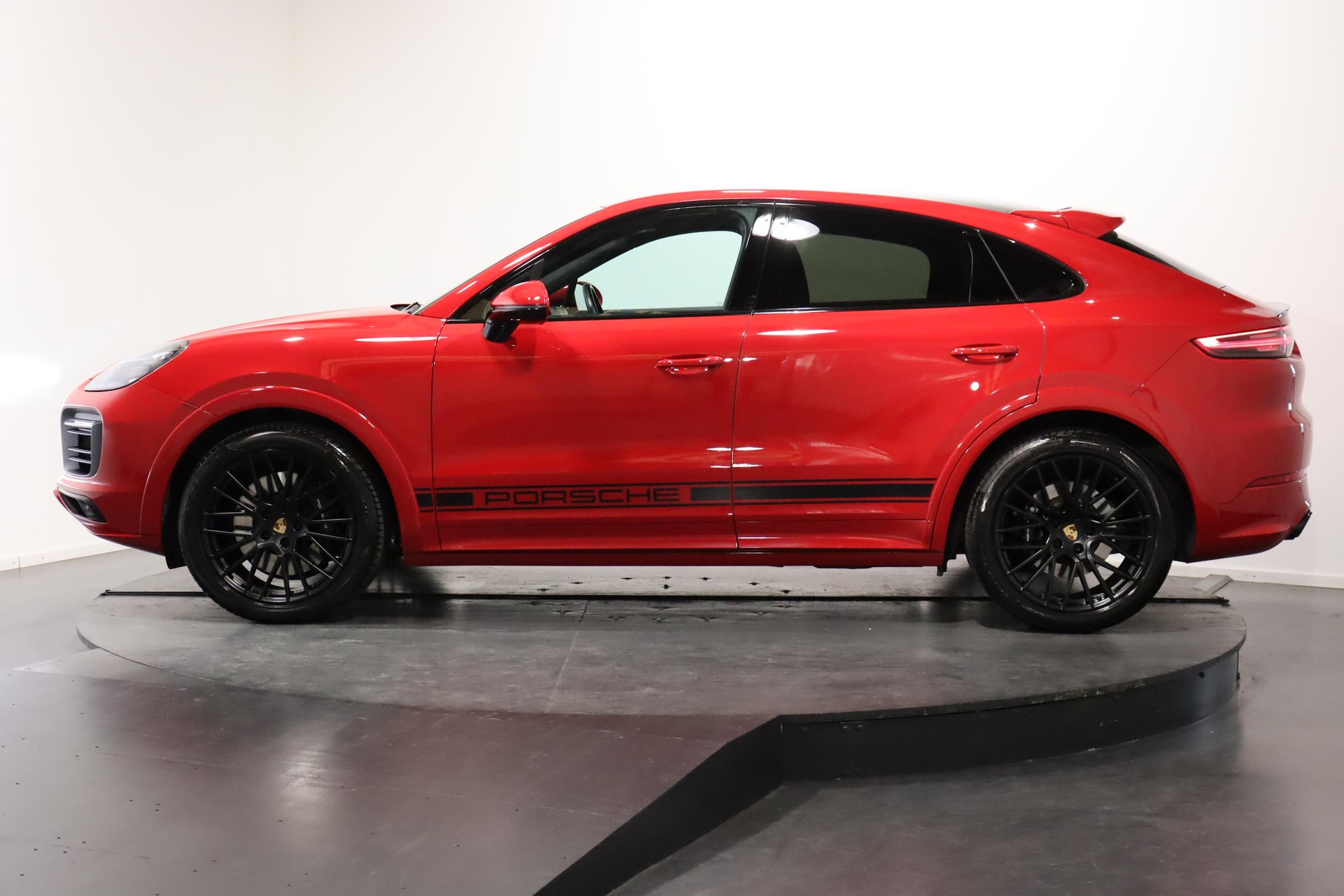 PORSCHE Cayenne Coupé 4.0 V8 GTS-showroom-element-2
