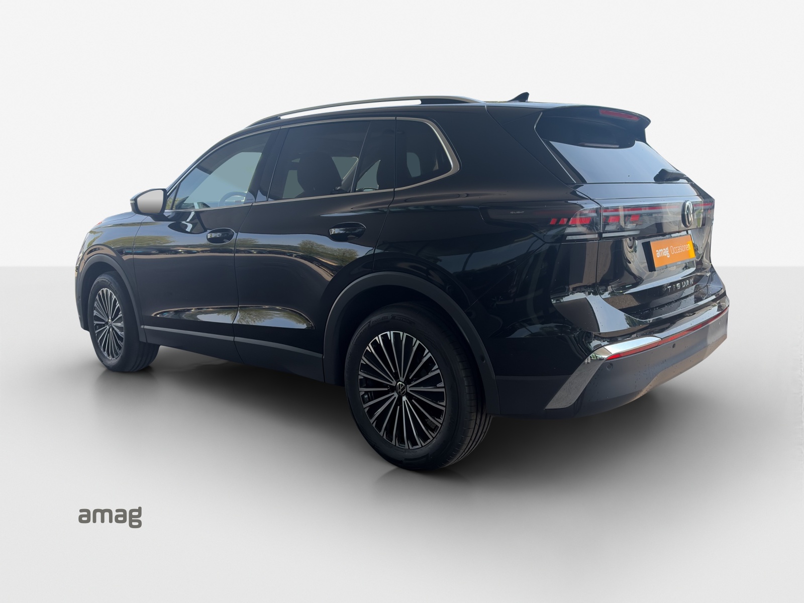 VW Tiguan 2.0 TSI DSG Elegance 4Motion-image-2