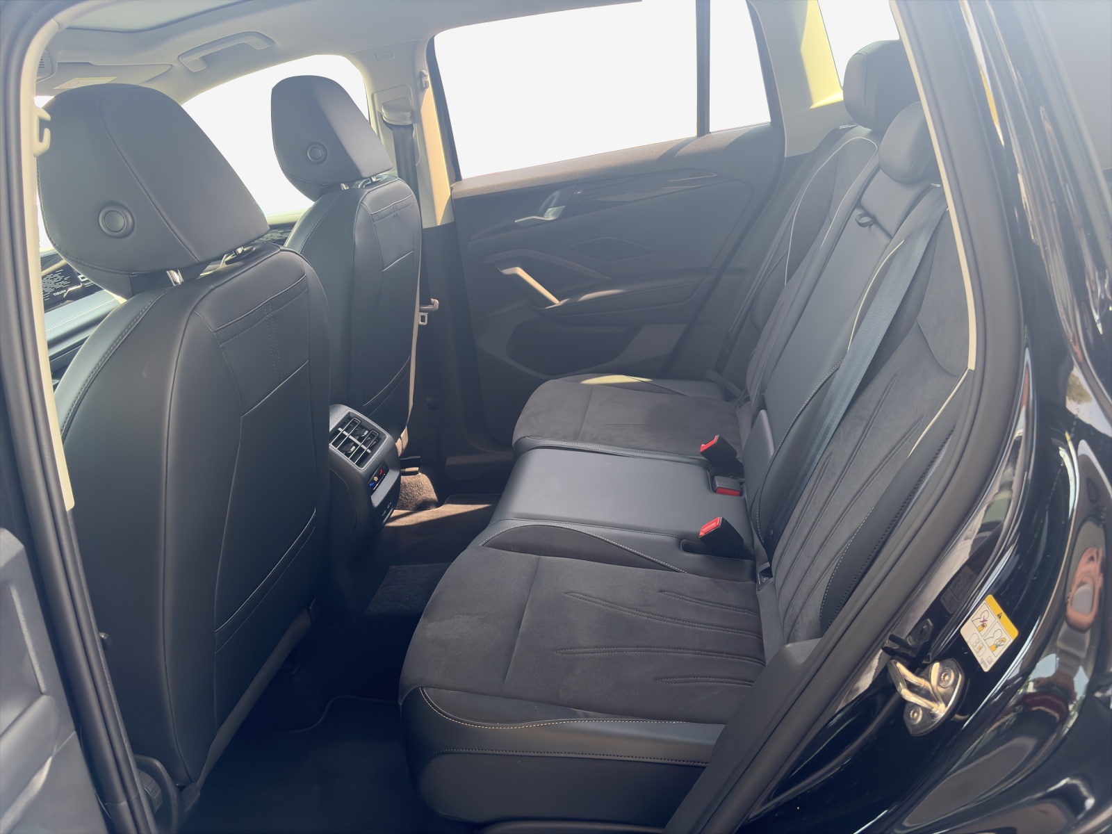 VW Tiguan 2.0 TSI DSG Elegance 4Motion-image-11