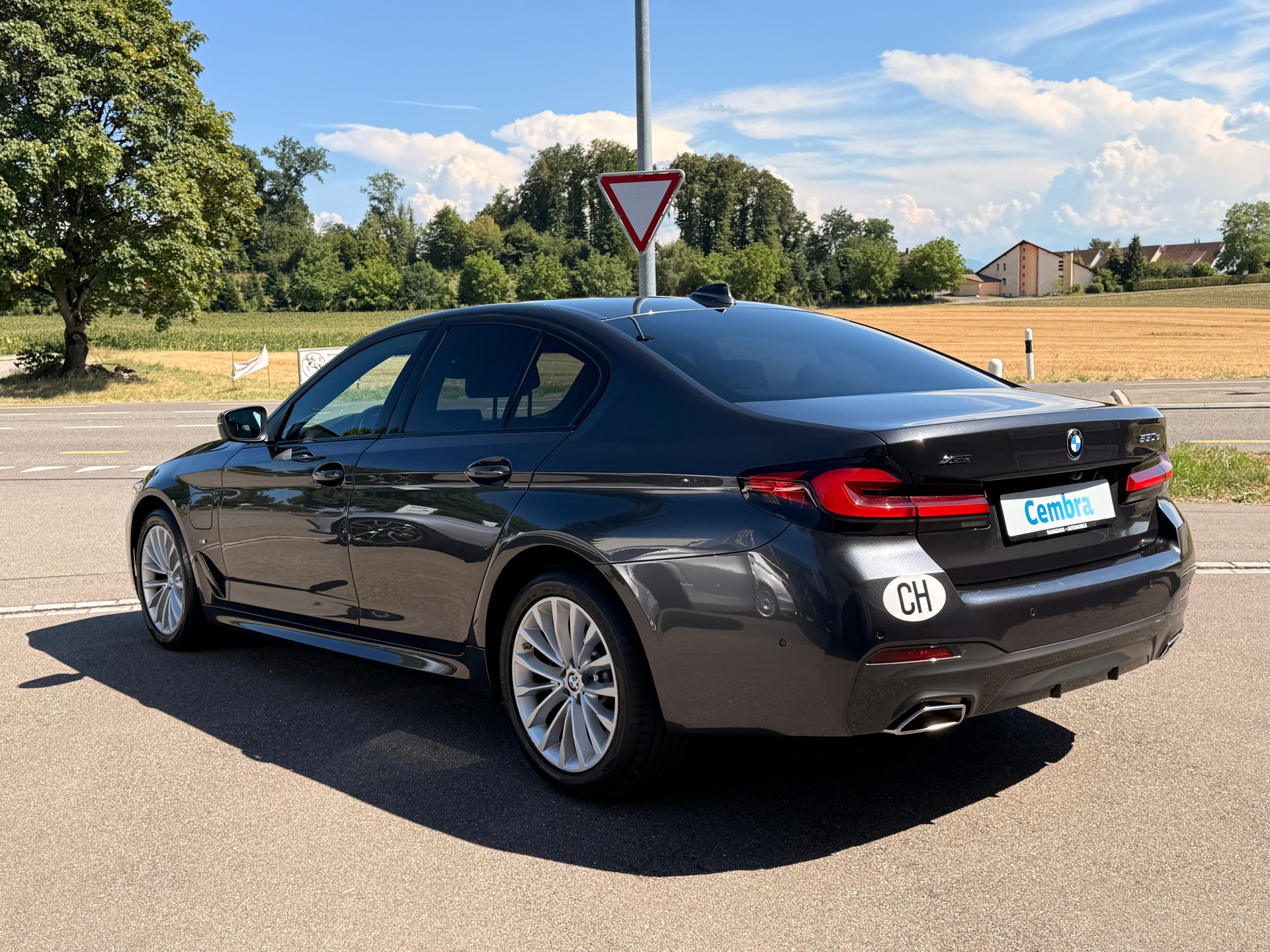 BMW 530e xDrive M Sport Steptronic-image-3