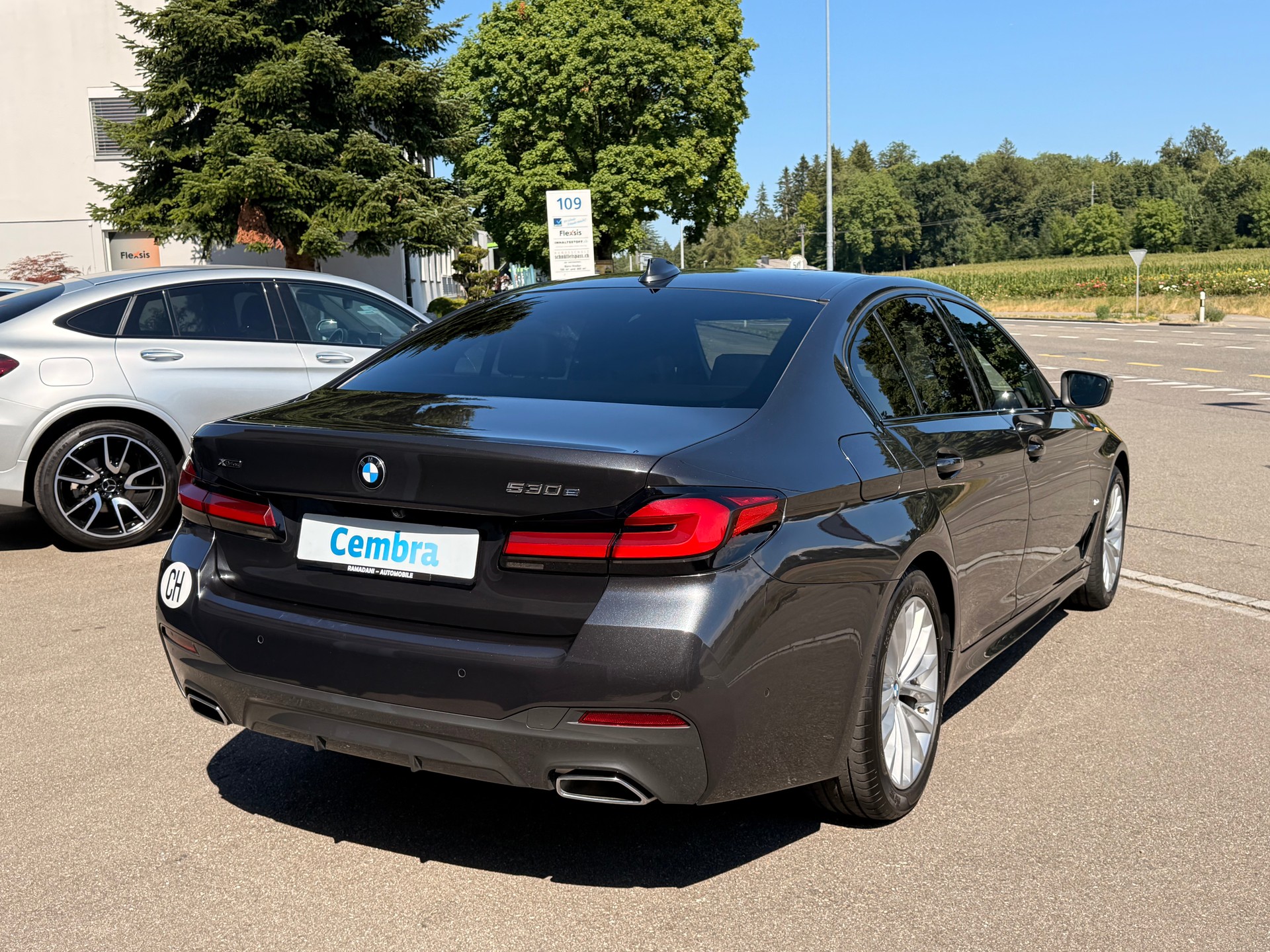BMW 530e xDrive M Sport Steptronic-image-2