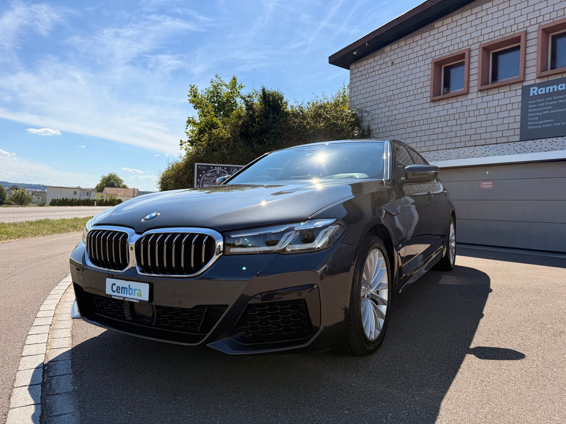 BMW 530e xDrive M Sport Steptronic-image-4