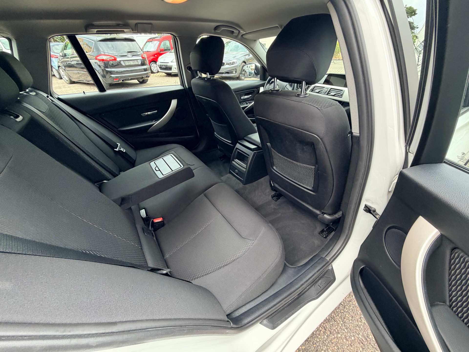 BMW 320d xDrive Touring Steptronic-image-8