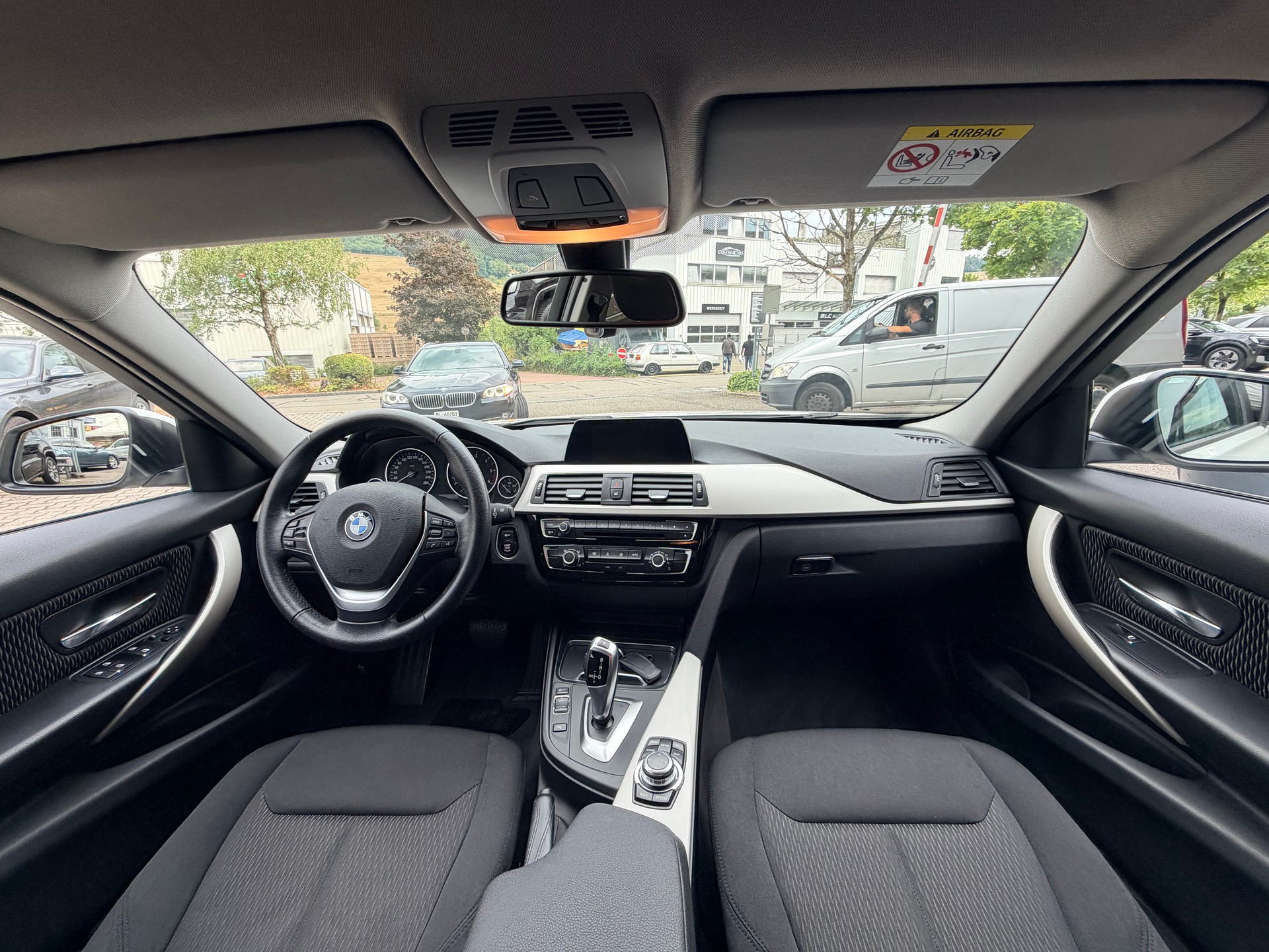 BMW 320d xDrive Touring Steptronic-image-9