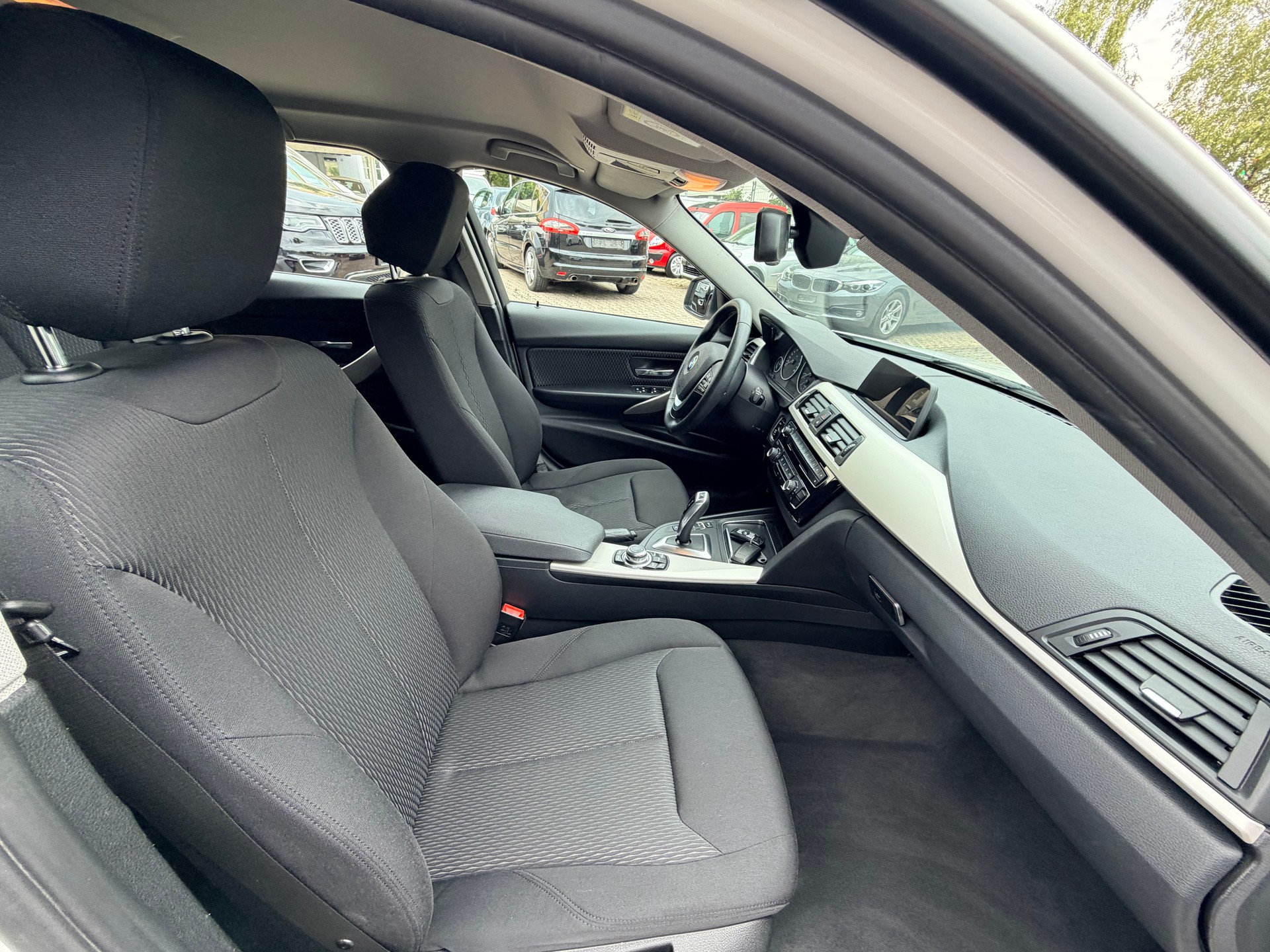 BMW 320d xDrive Touring Steptronic-image-6