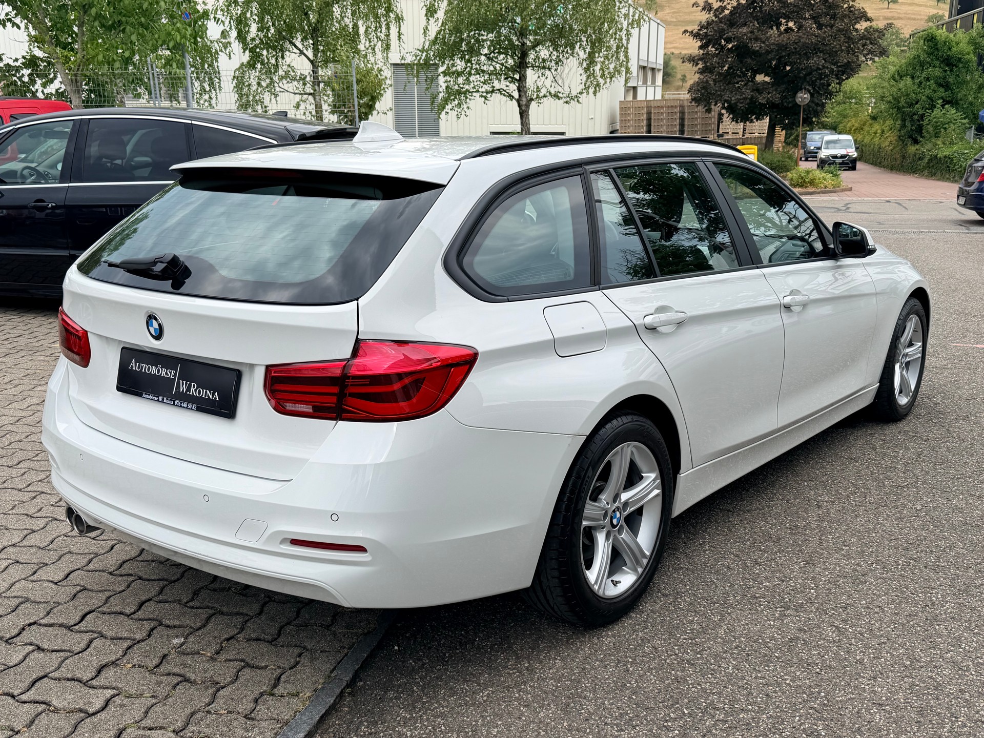 BMW 320d xDrive Touring Steptronic-image-1