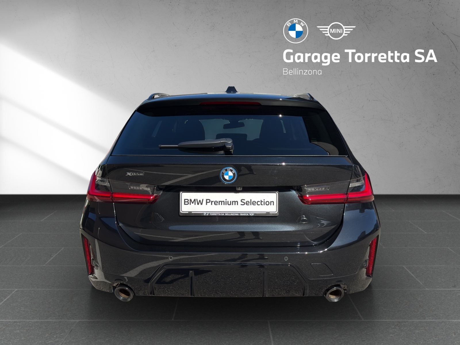 BMW 330e x DriveTouring Steptronic M Sport Pro-image-3