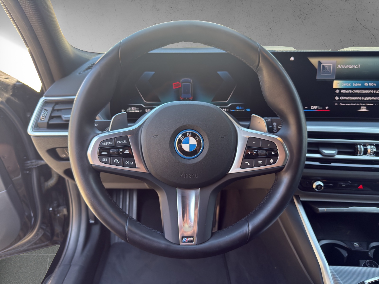 BMW 330e x DriveTouring Steptronic M Sport Pro-image-12