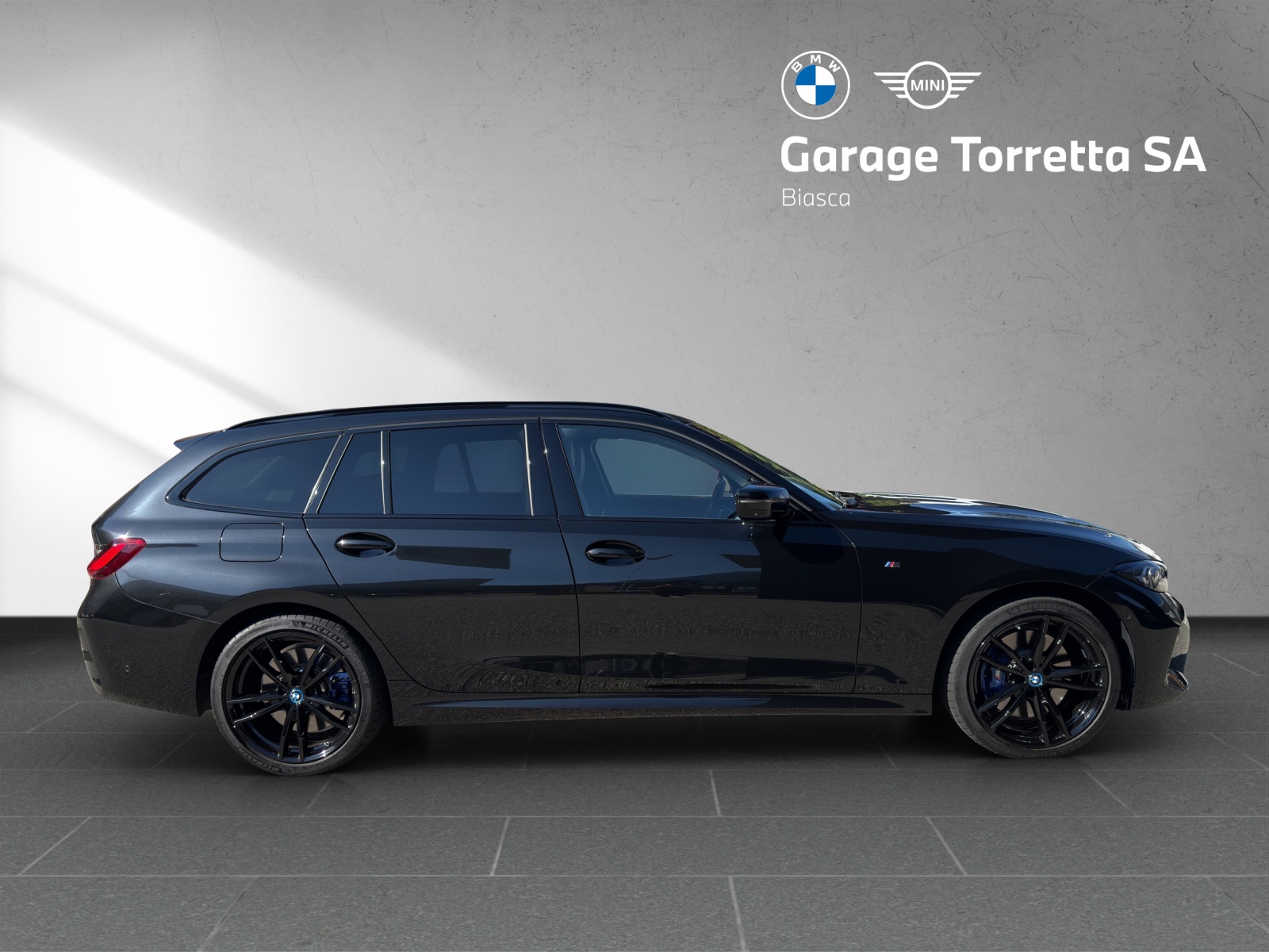 BMW 330e x DriveTouring Steptronic M Sport Pro-image-5