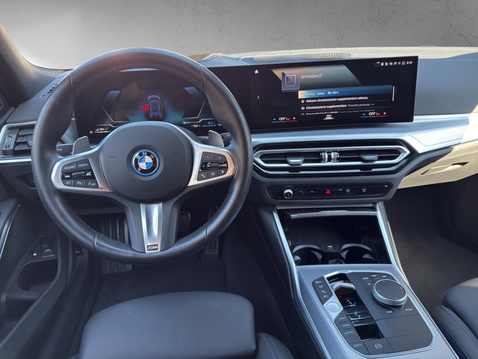 BMW 330e x DriveTouring Steptronic M Sport Pro-image-13
