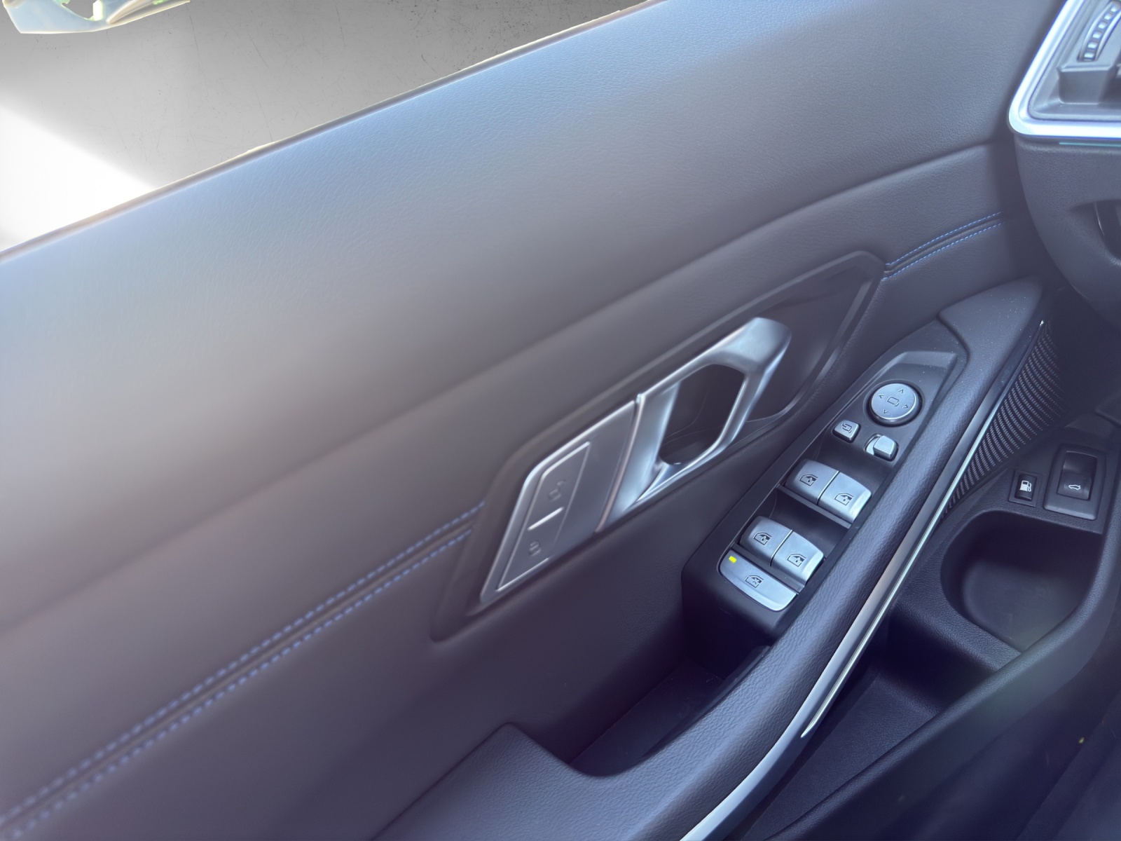 BMW 330e x DriveTouring Steptronic M Sport Pro-image-14