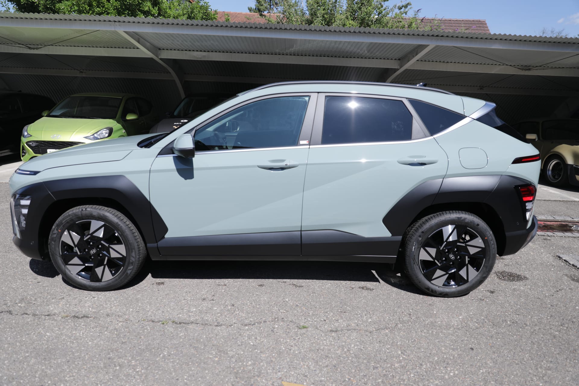 HYUNDAI Kona 1.6 GDi HEV Amplia DCT-showroom-element-1