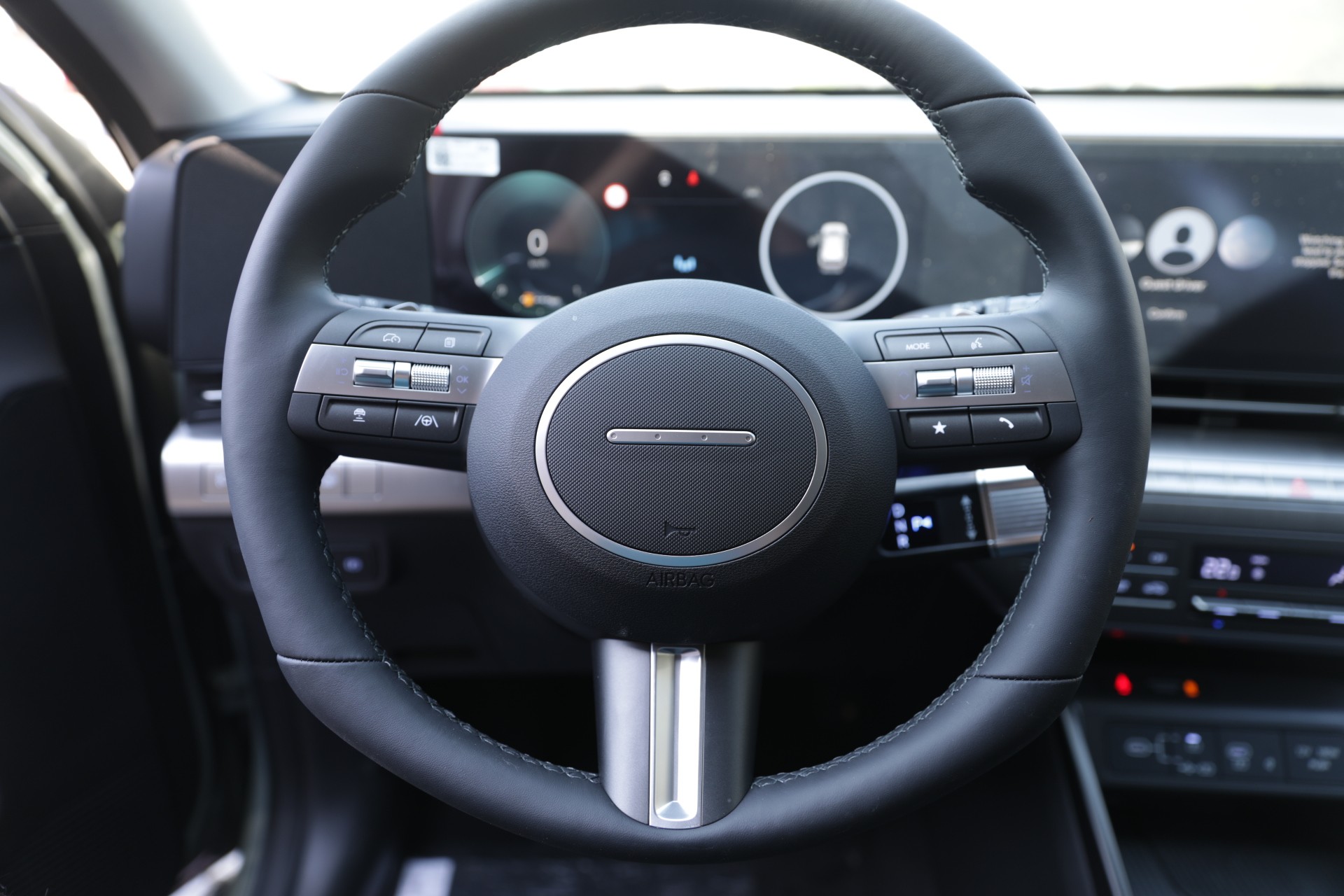 HYUNDAI Kona 1.6 GDi HEV Amplia DCT-image-9