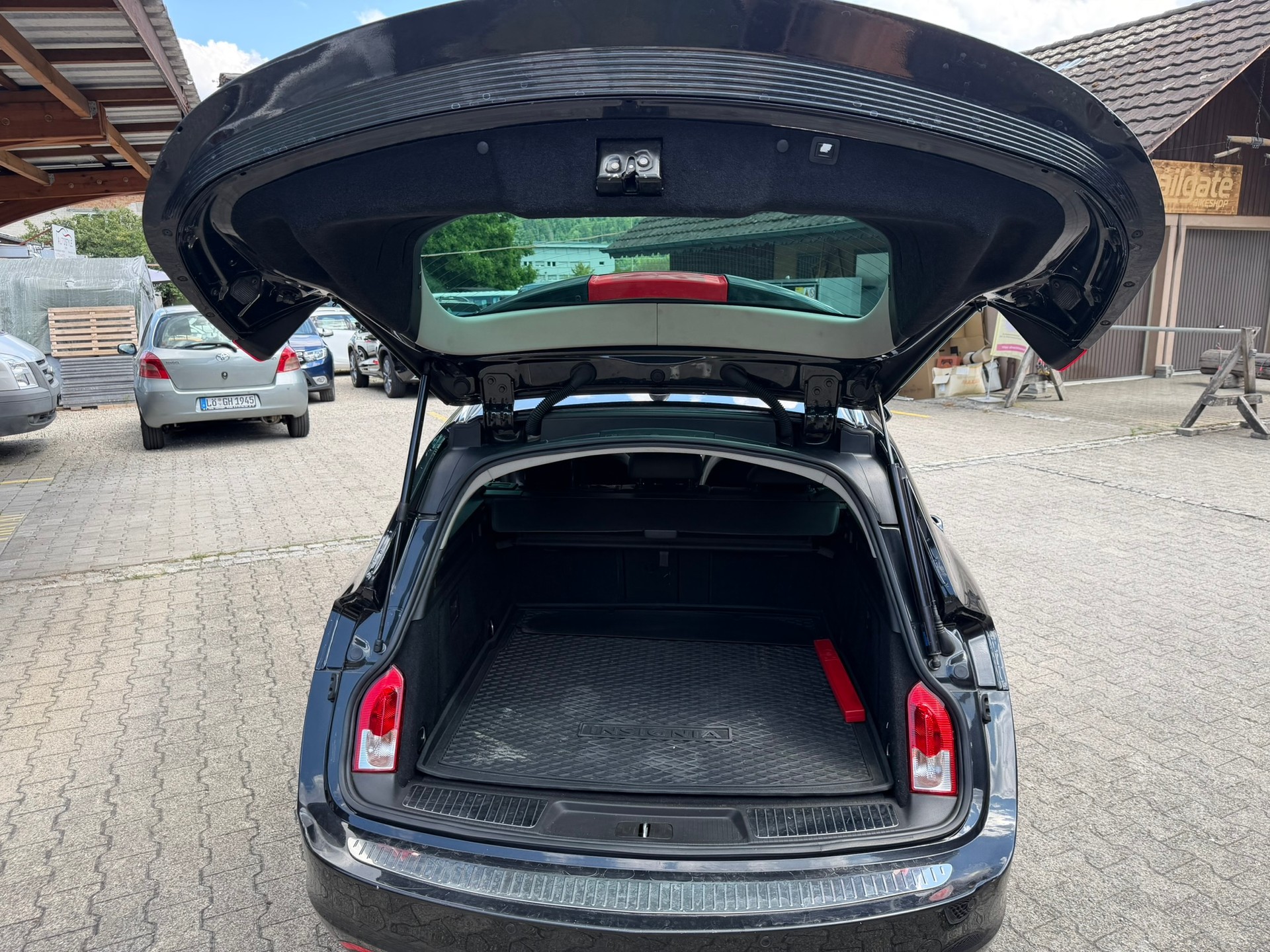 OPEL Insignia ST 2.0 Turbo Cosmo 4WD Aut.-image-6