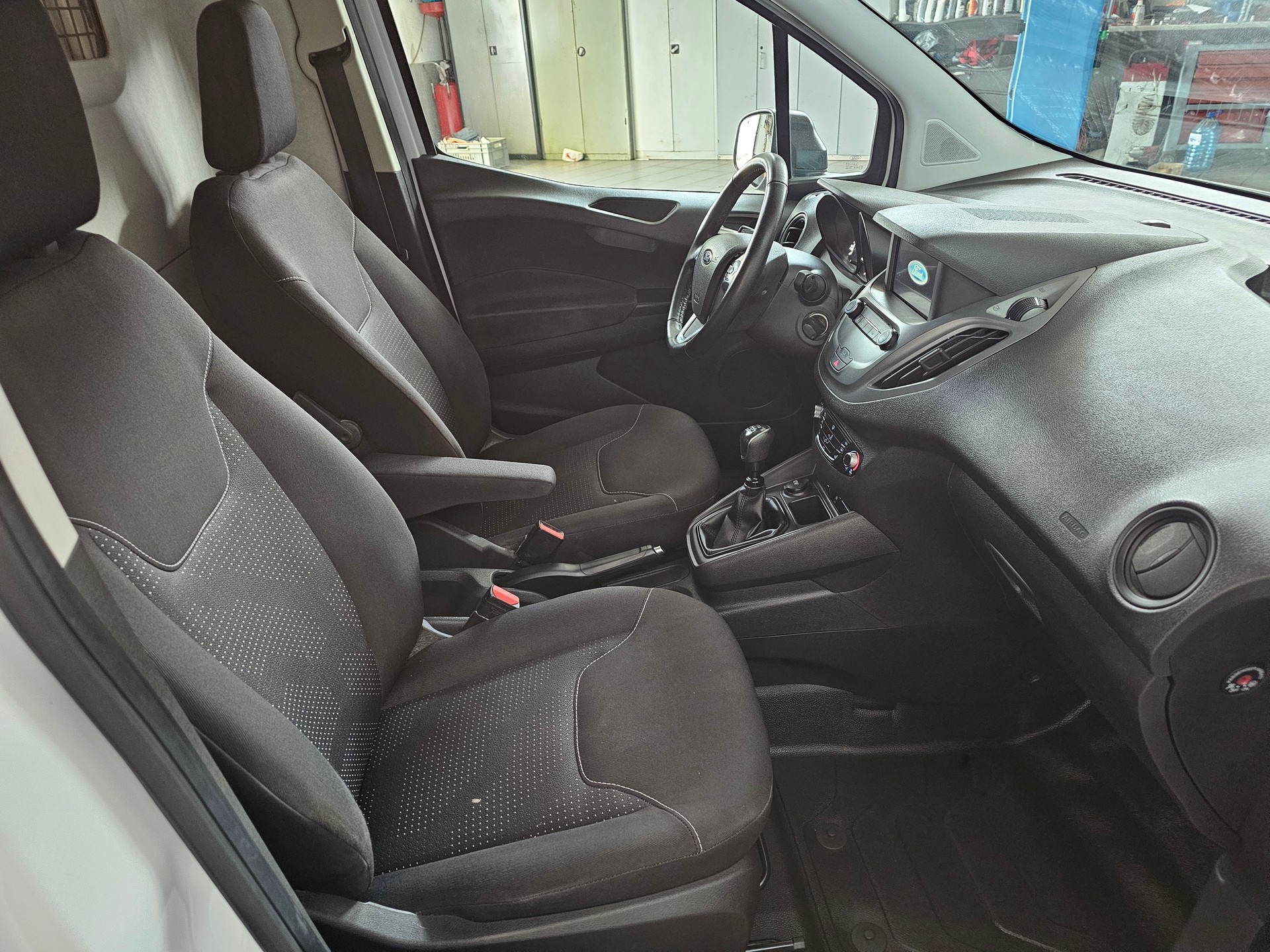 FORD Transit Courier Van 1.0 EcoBoost Basis-image-3