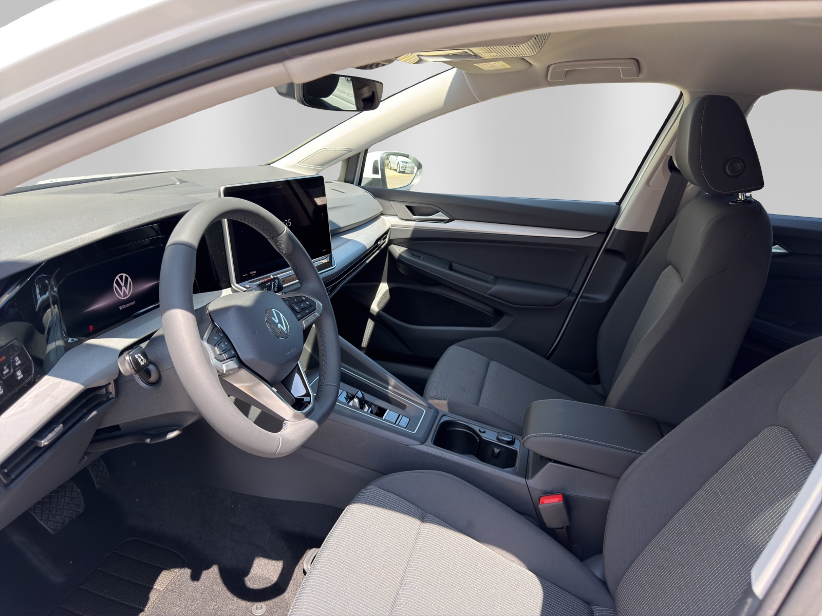 VW Golf Variant 1.5 eTSI mHEV Basis DSG-image-8