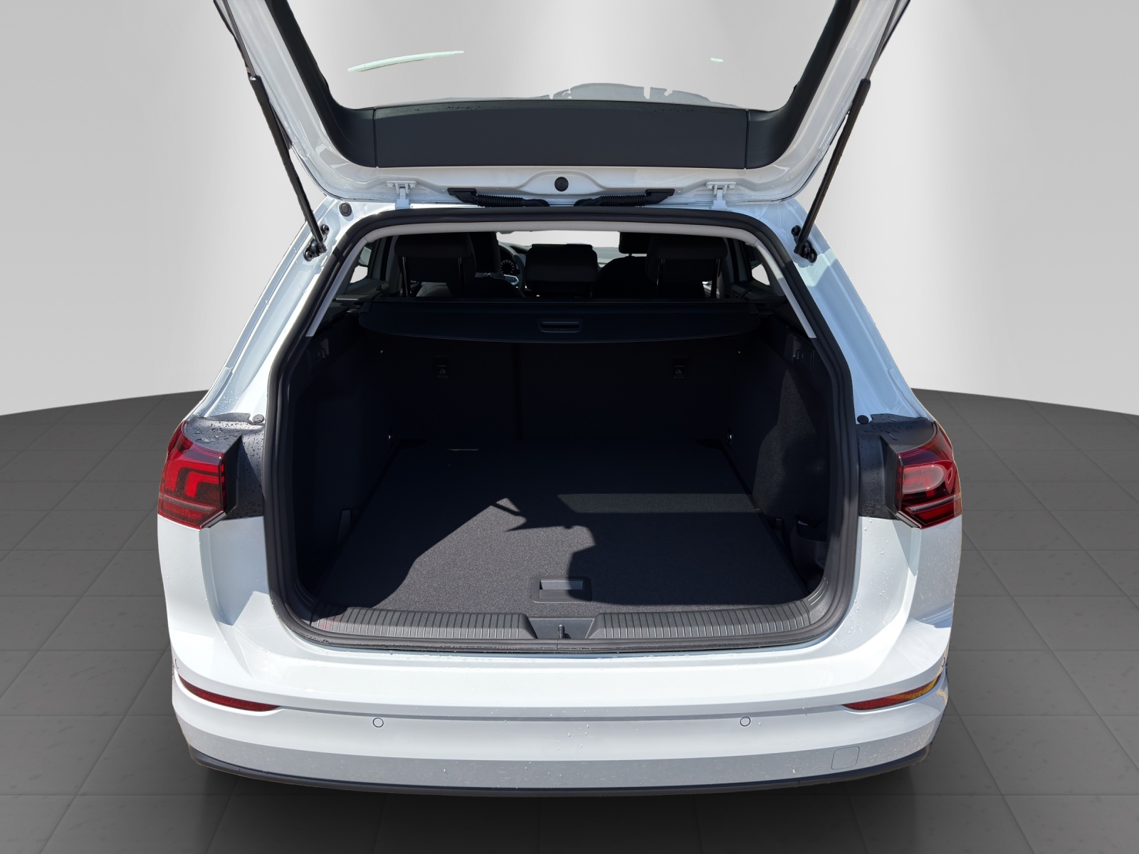VW Golf Variant 1.5 eTSI mHEV Basis DSG-image-11