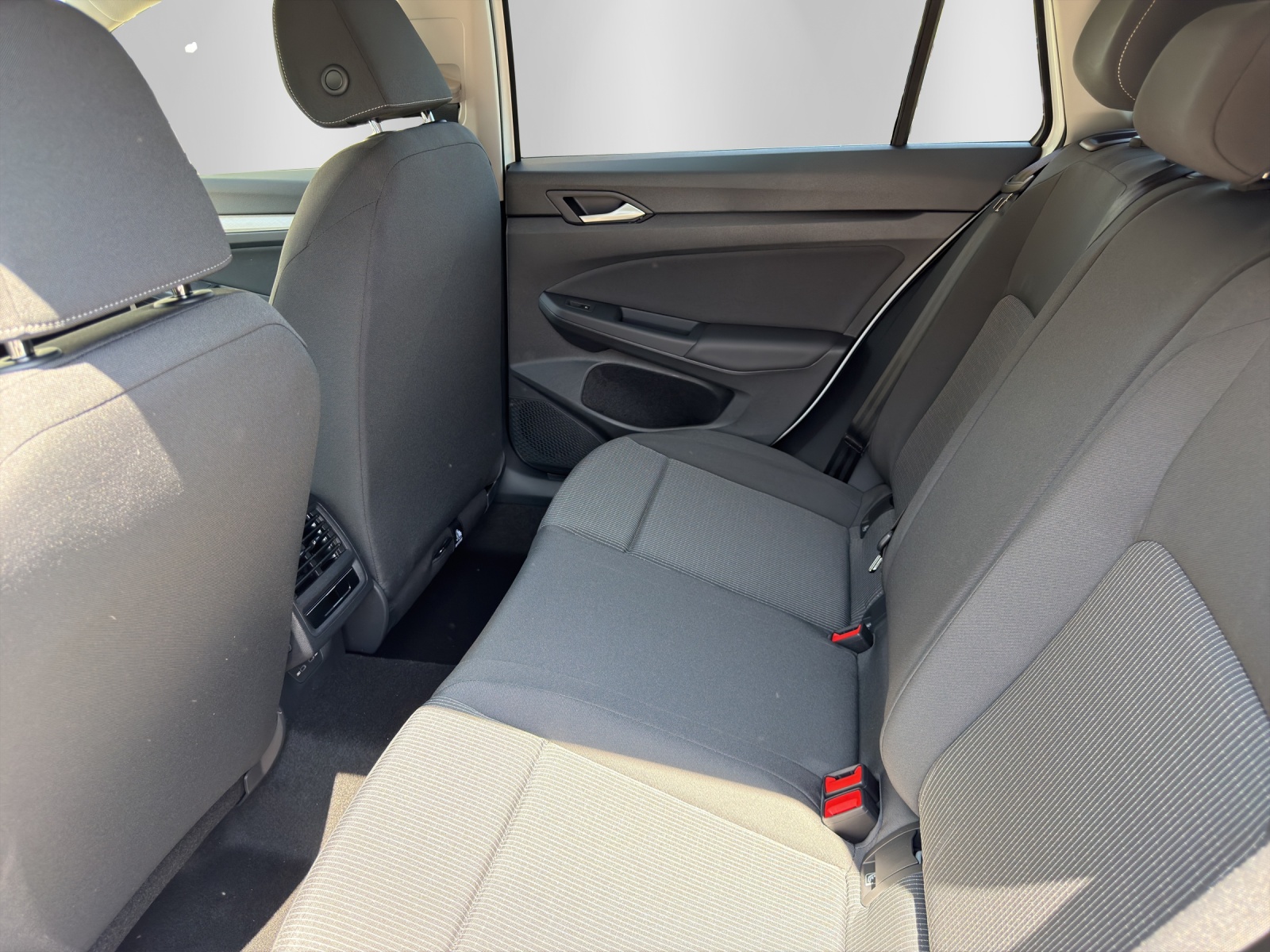 VW Golf Variant 1.5 eTSI mHEV Basis DSG-image-10