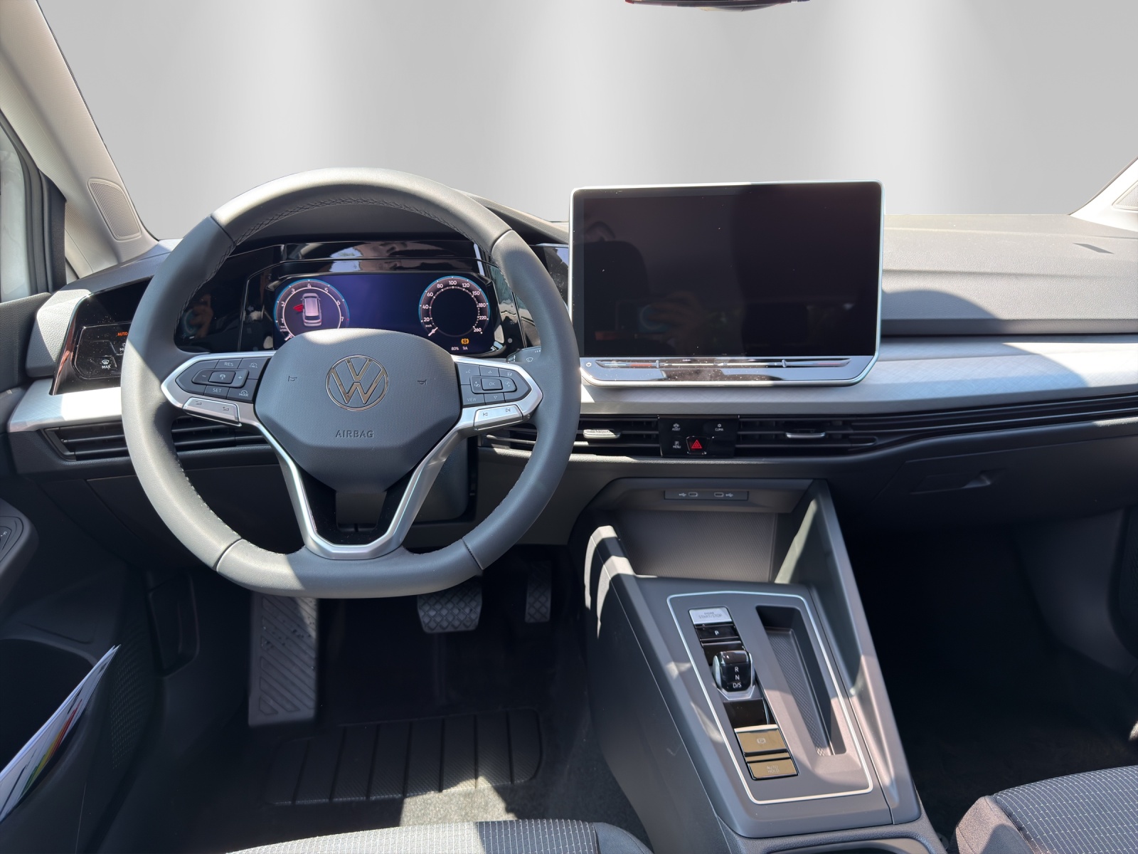 VW Golf Variant 1.5 eTSI mHEV Basis DSG-image-9