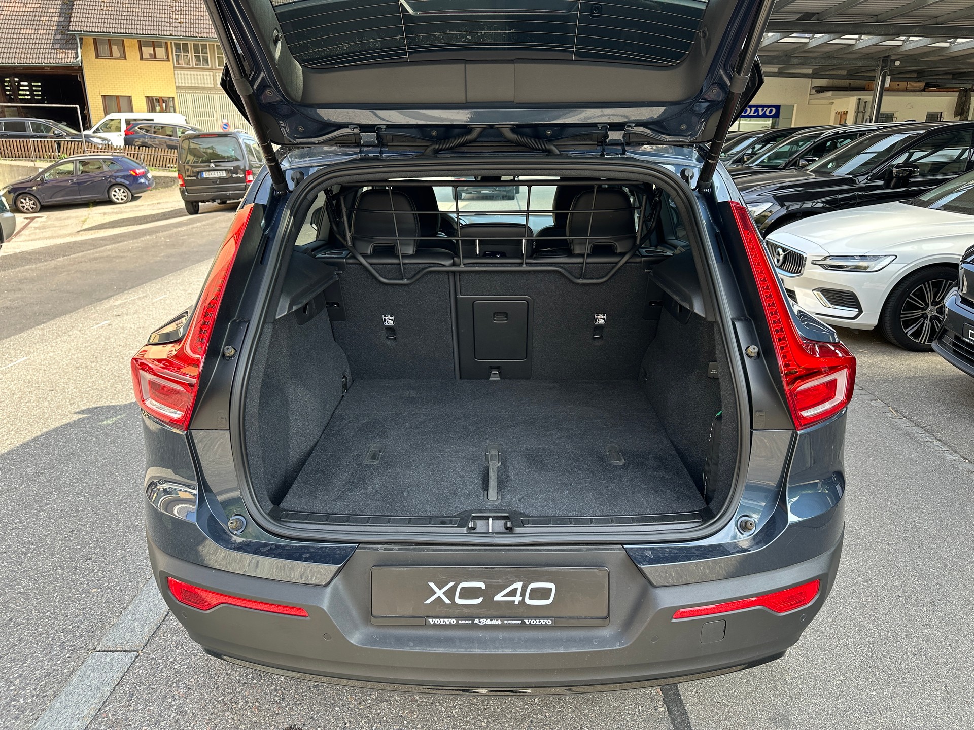 VOLVO XC40 B4 Benzin Mild Hybrid AWD R-Design Geartronic-image-13