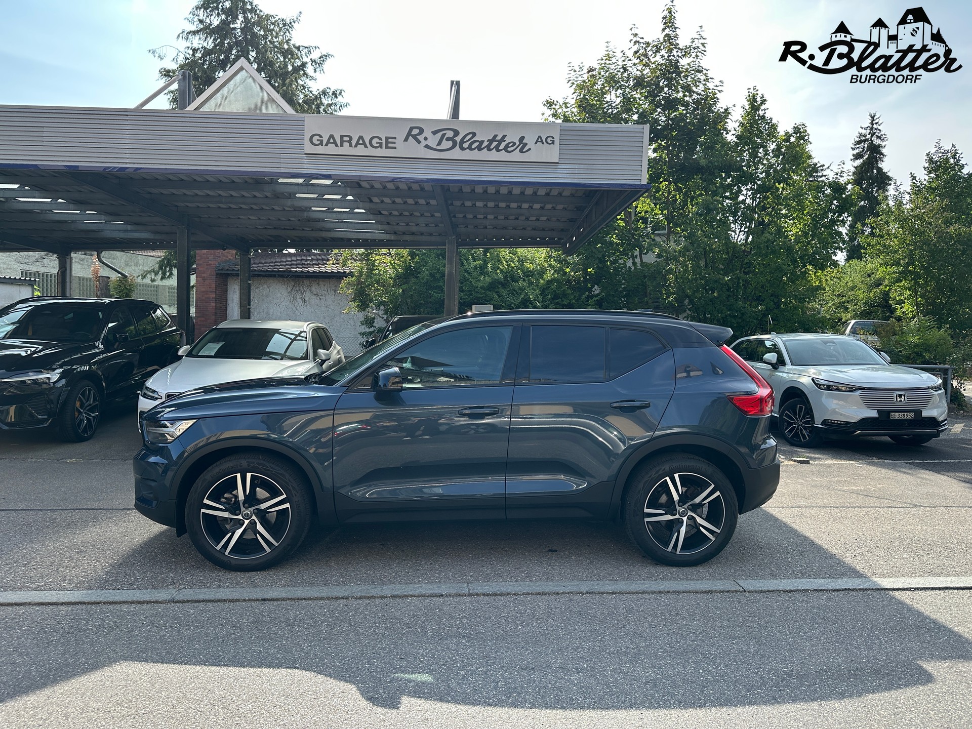 VOLVO XC40 B4 Benzin Mild Hybrid AWD R-Design Geartronic-image-2