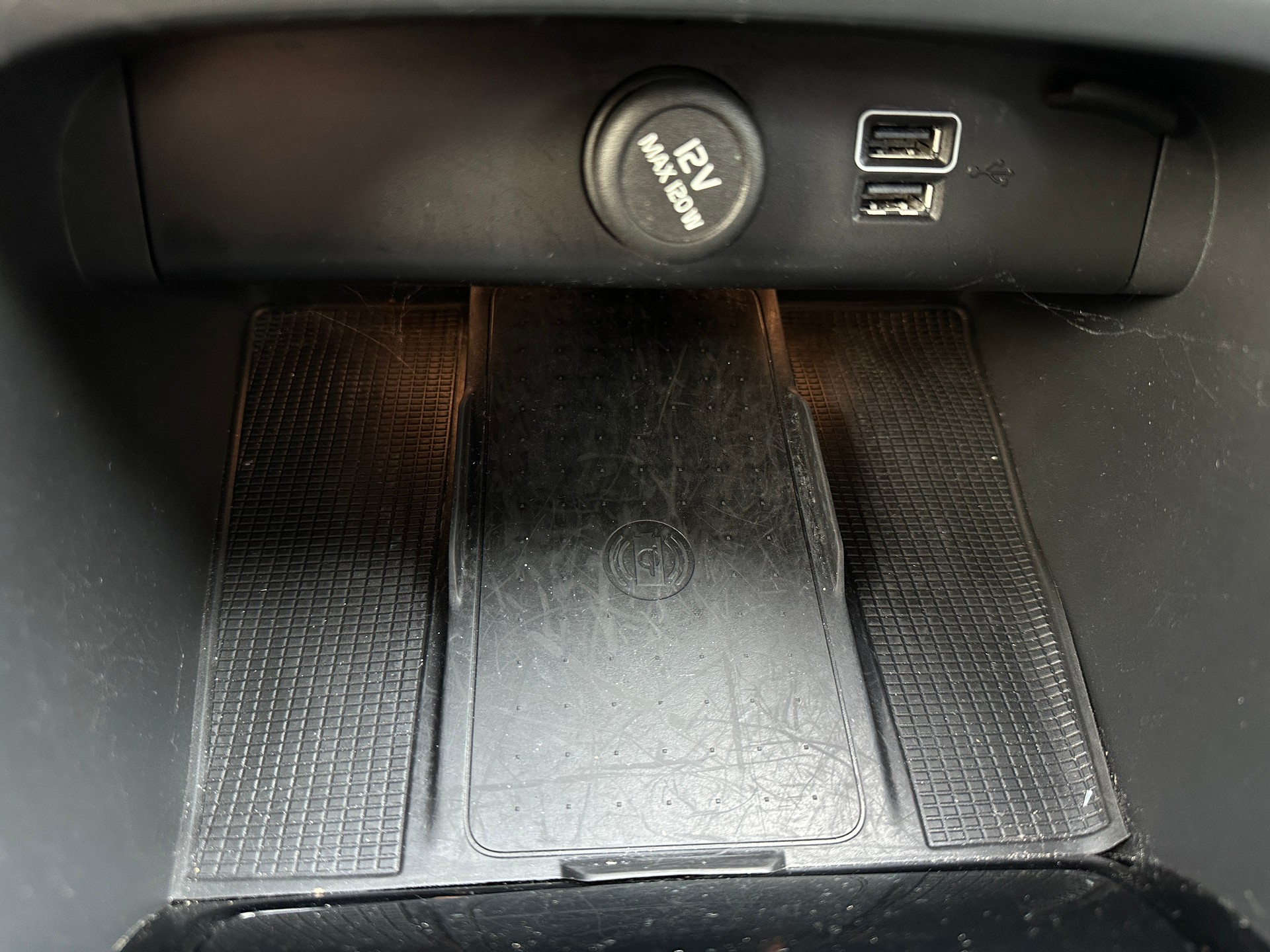 VOLVO XC40 B4 Benzin Mild Hybrid AWD R-Design Geartronic-image-17