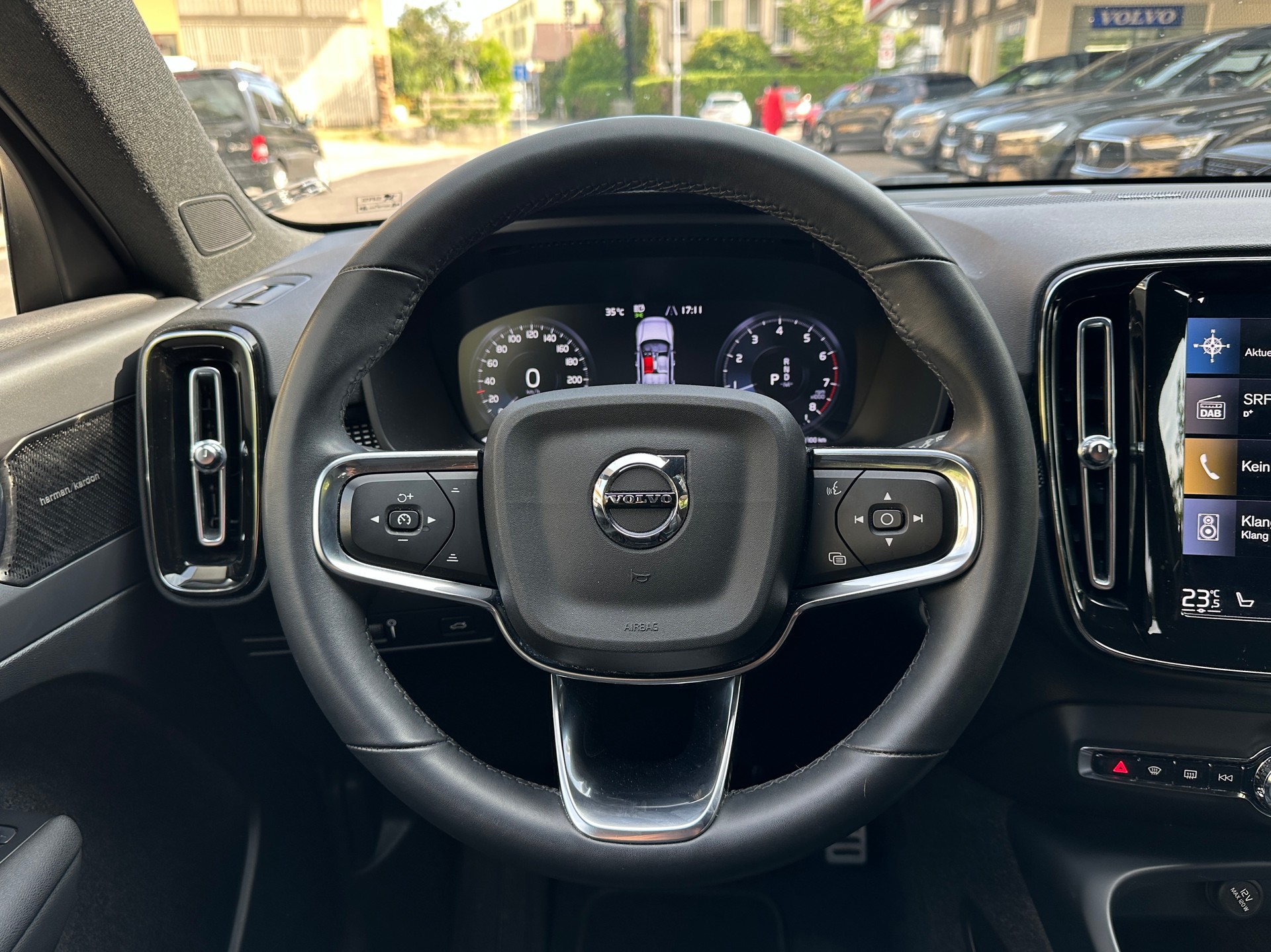 VOLVO XC40 B4 Benzin Mild Hybrid AWD R-Design Geartronic-image-5