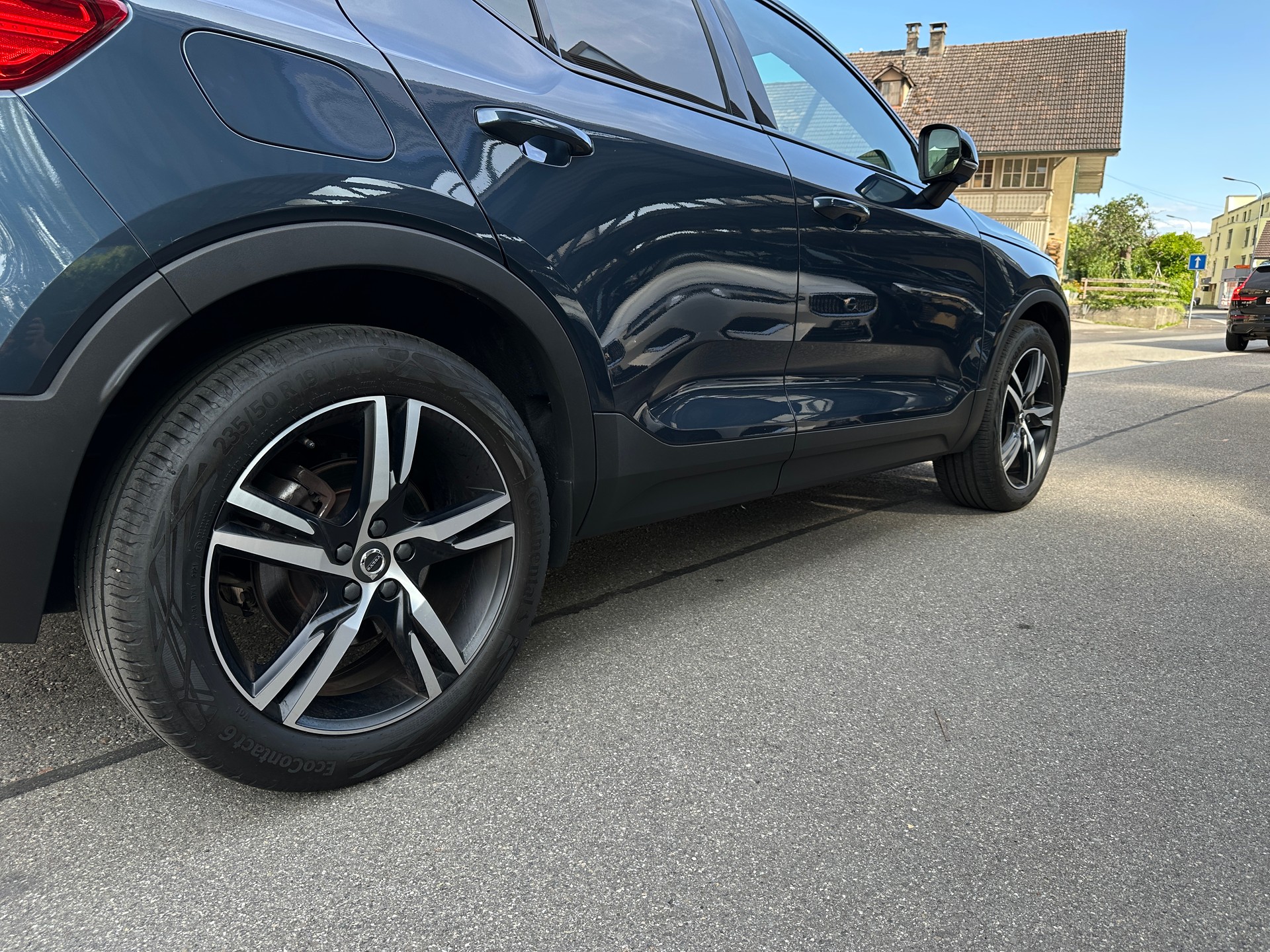 VOLVO XC40 B4 Benzin Mild Hybrid AWD R-Design Geartronic-image-16