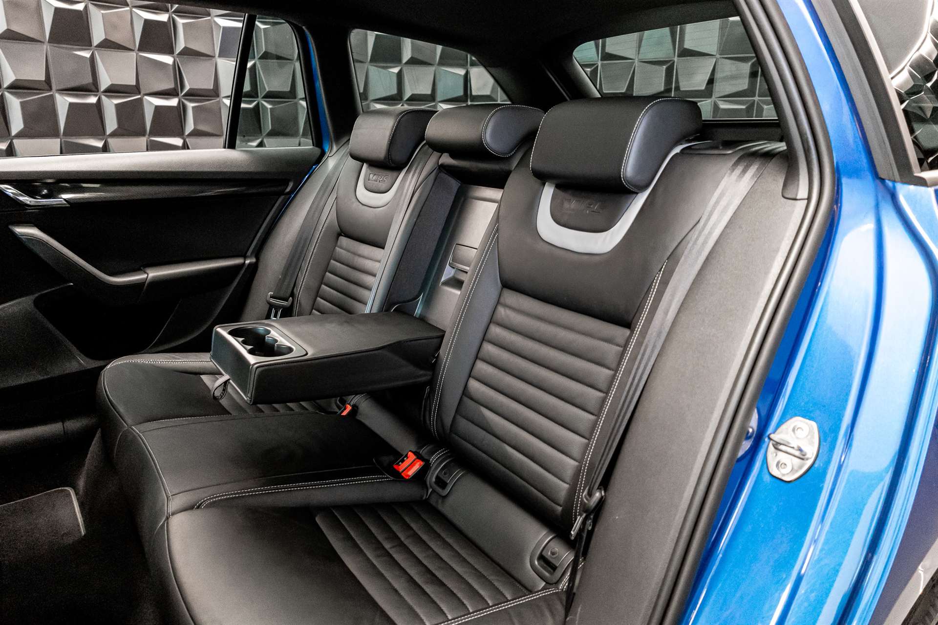 SKODA Octavia Combi 2.0 TSI RS DSG-image-25