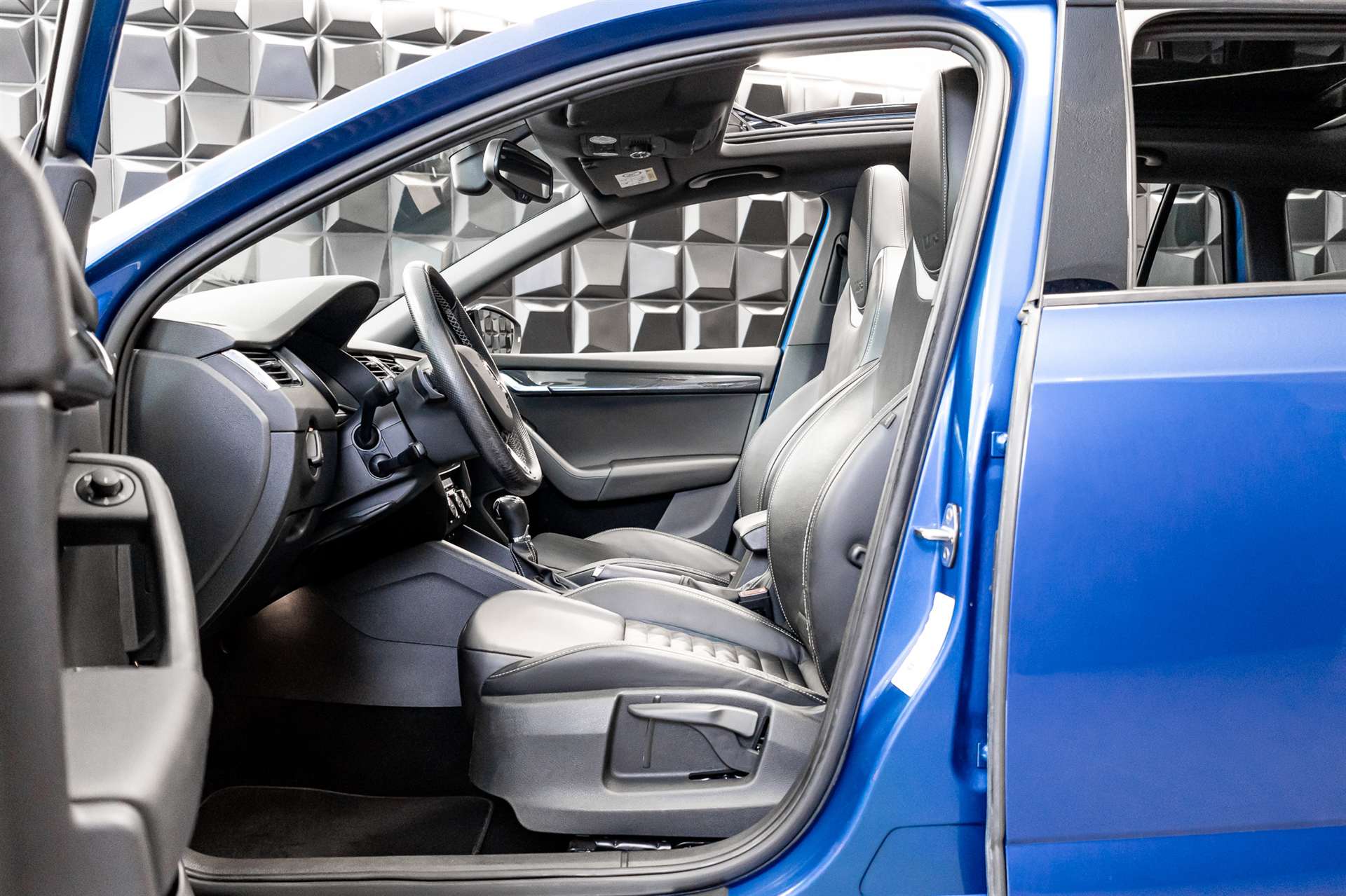 SKODA Octavia Combi 2.0 TSI RS DSG-image-11