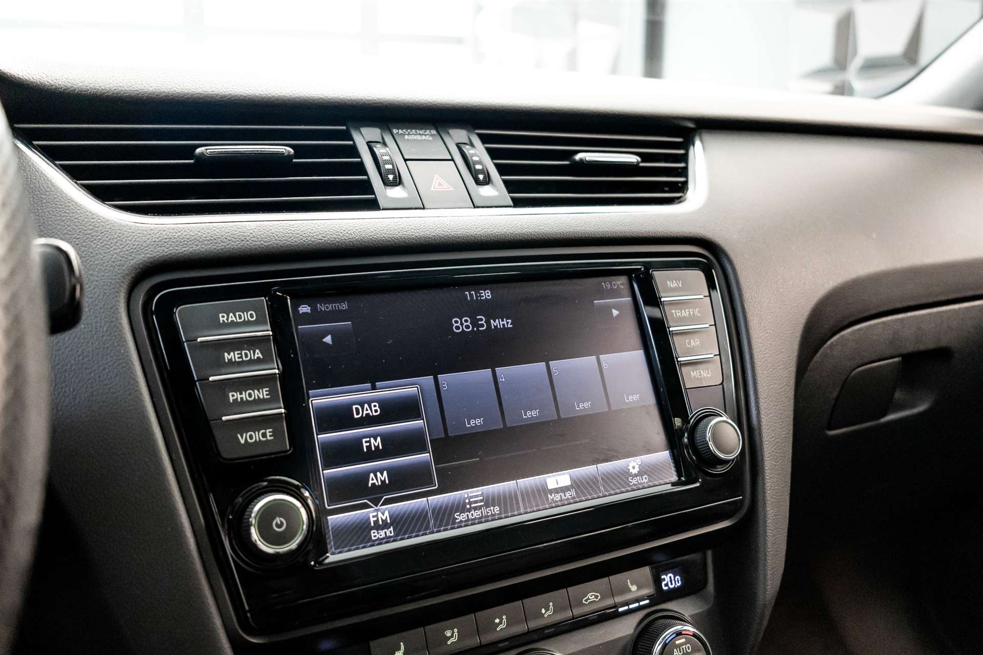 SKODA Octavia Combi 2.0 TSI RS DSG-image-18