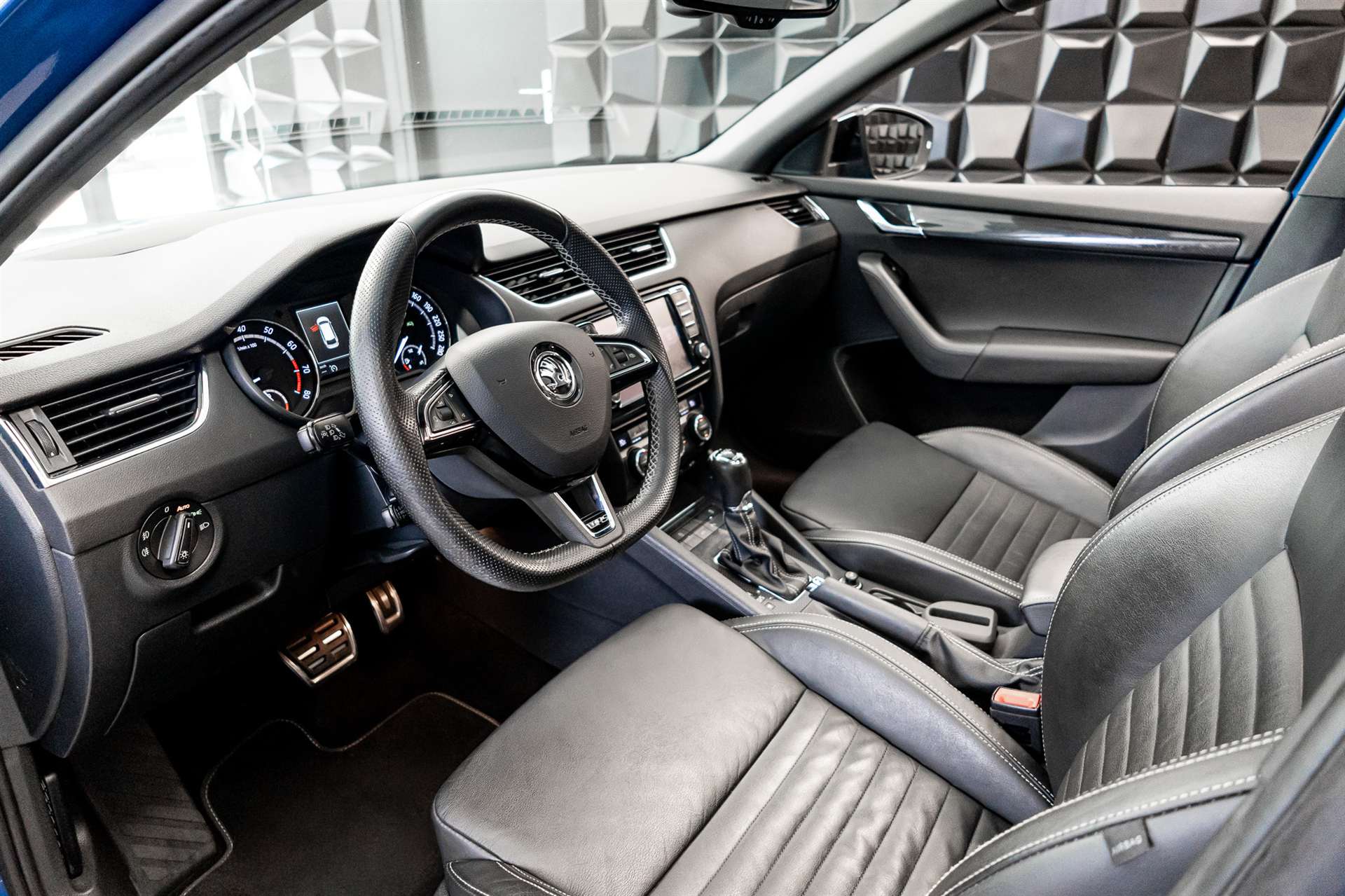 SKODA Octavia Combi 2.0 TSI RS DSG-image-13