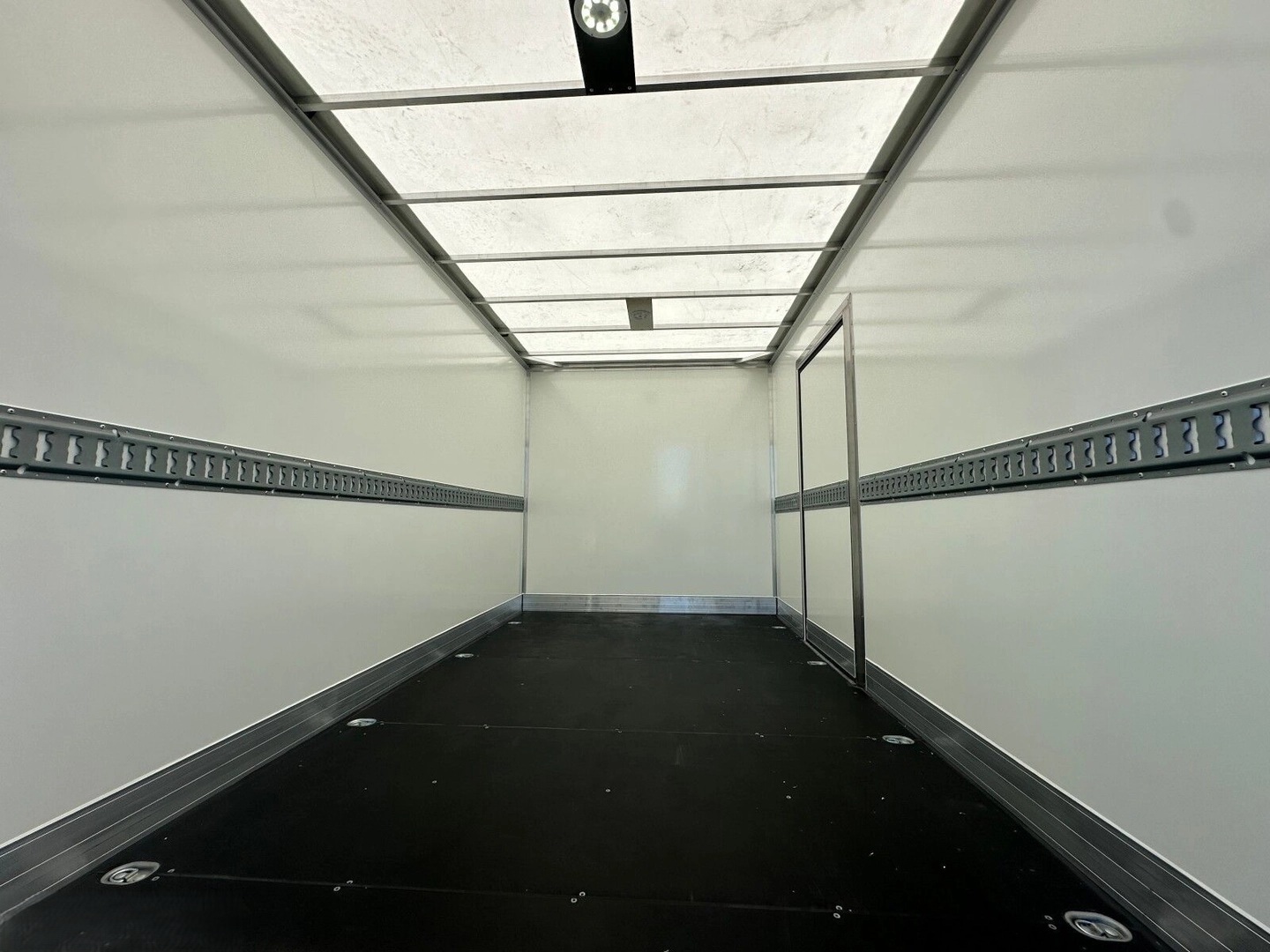 VW Crafter 35 2.0 TDI Kofferumbau HD L4 A-image-5