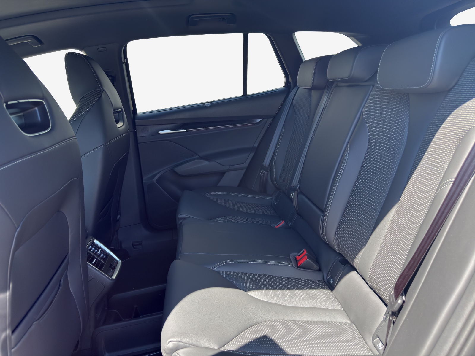 SKODA Enyaq 4x4 RS-image-11