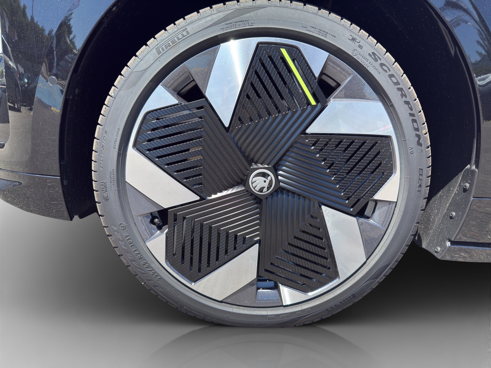 SKODA Enyaq 4x4 RS-image-14