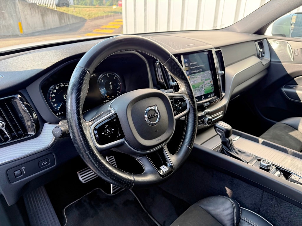 VOLVO XC60 D4 AWD R-Design Geartronic-image-6