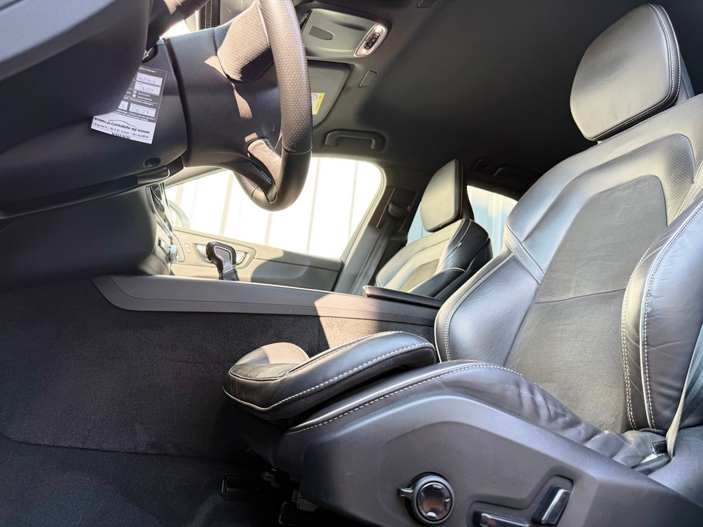 VOLVO XC60 D4 AWD R-Design Geartronic-image-13