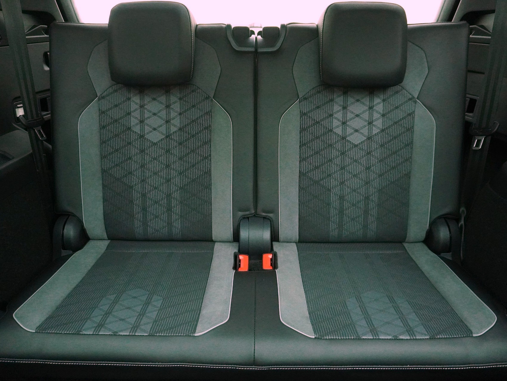 VW Tiguan Allspace 2.0 TDI DSG R-Line Black Style 4Motion-image-12