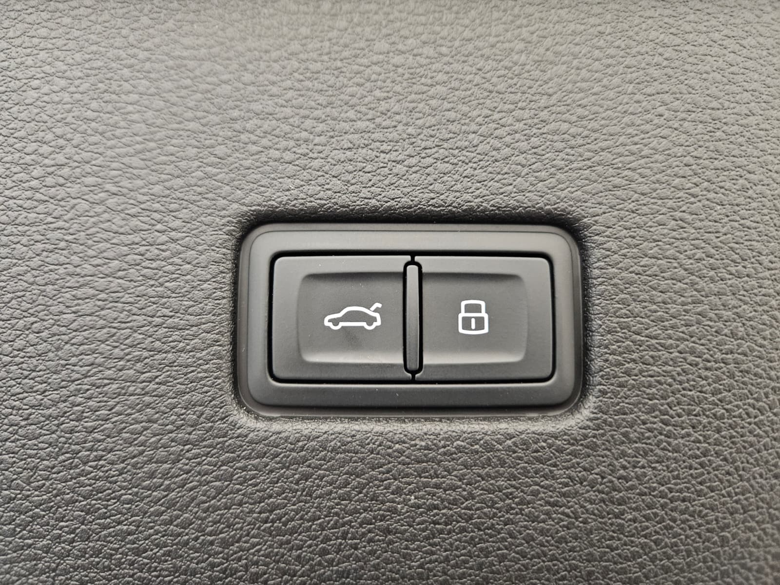 AUDI RSQ8 quattro tiptronic-image-15