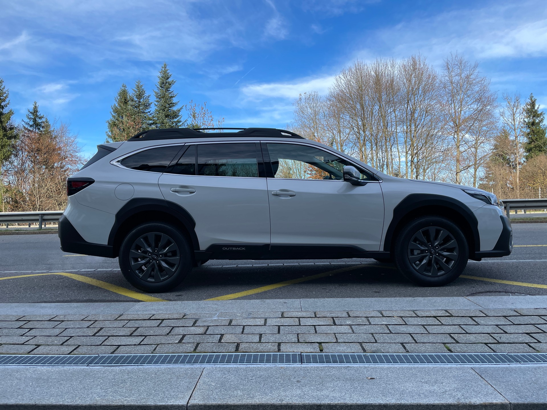 SUBARU Outback 2.5i Advantage AWD Lineartronic-image-3