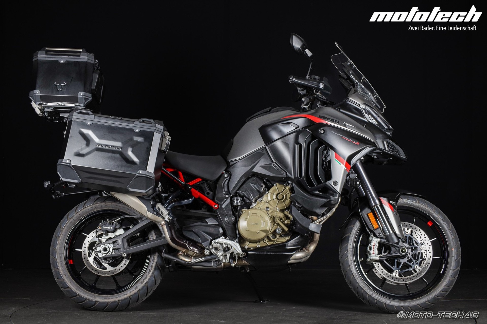 DUCATI Multistrada V4 S Grand Tour-showroom-element-1