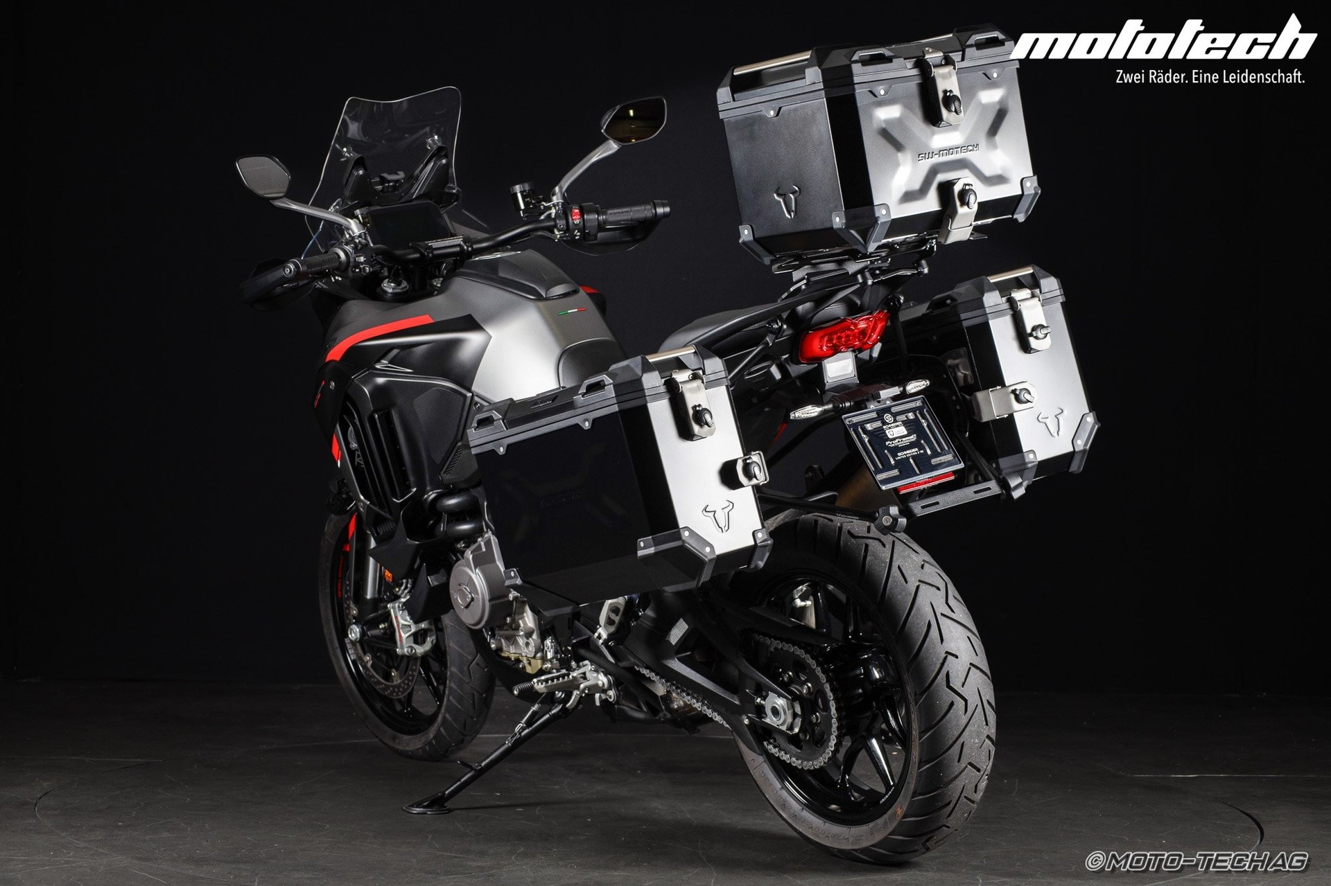 DUCATI Multistrada V4 S Grand Tour-showroom-element-3
