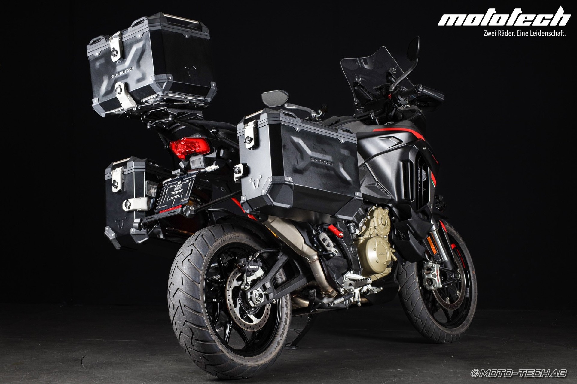 DUCATI Multistrada V4 S Grand Tour-showroom-element-2