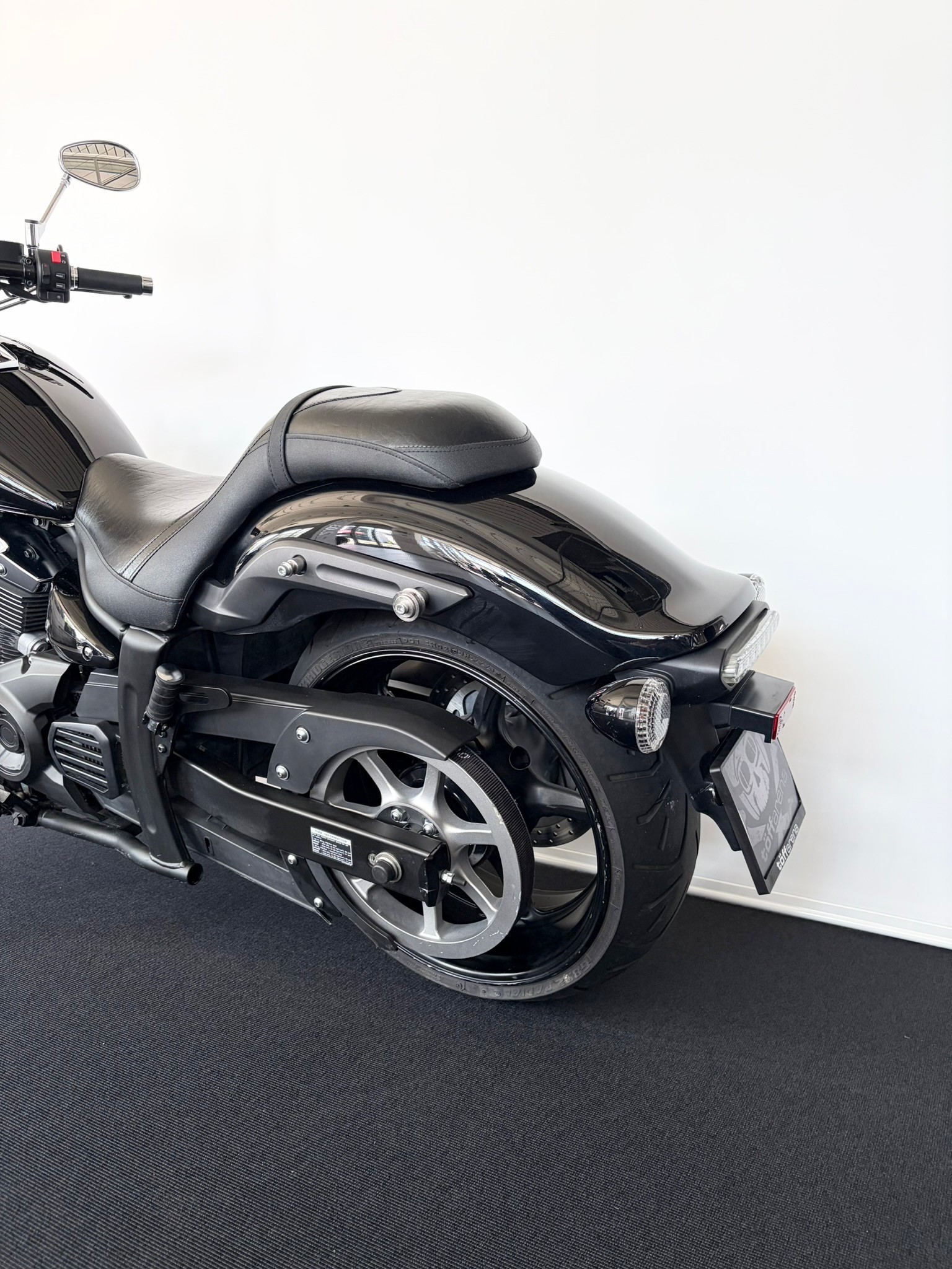 YAMAHA XVS 1300 Custom-showroom-element-3